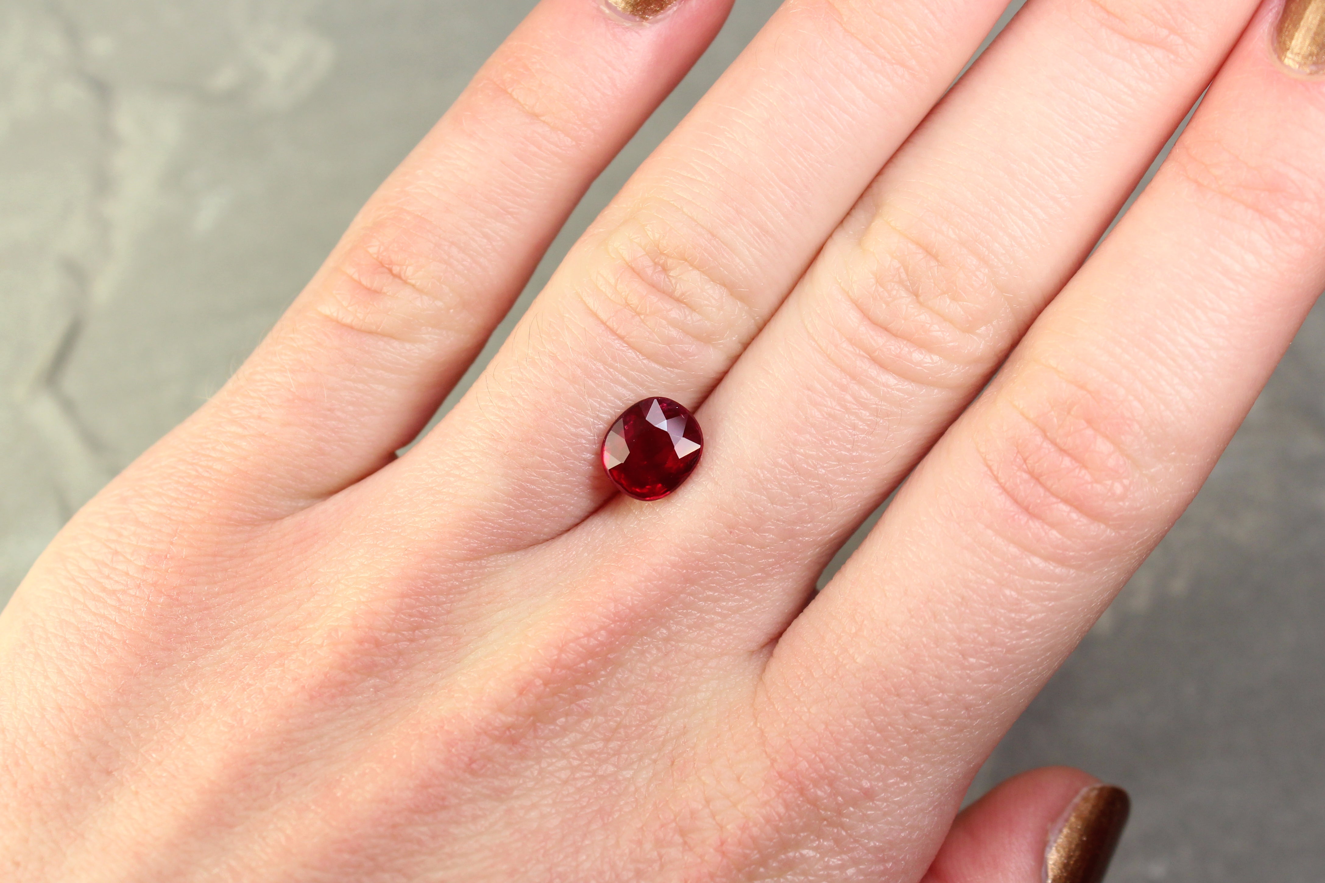 2.00ct Oval Ruby, H(b), Mozambique - 8.21 x 7.19 x 3.76mm