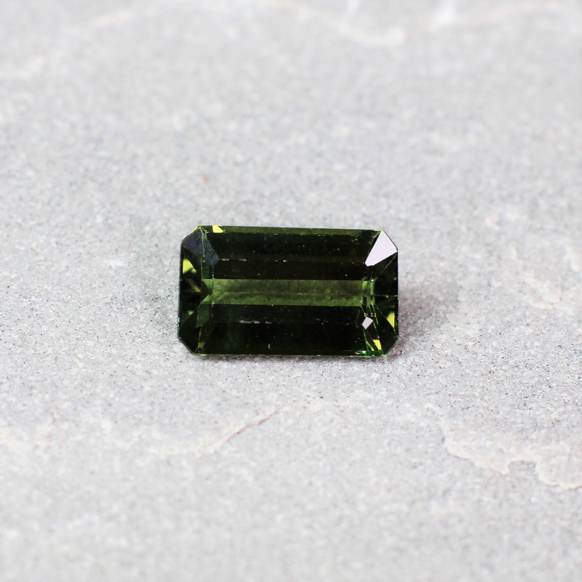2.33ct Yellowish Green, Octagon Sapphire, No Heat - 10.28 x 6.02 x 3.35mm
