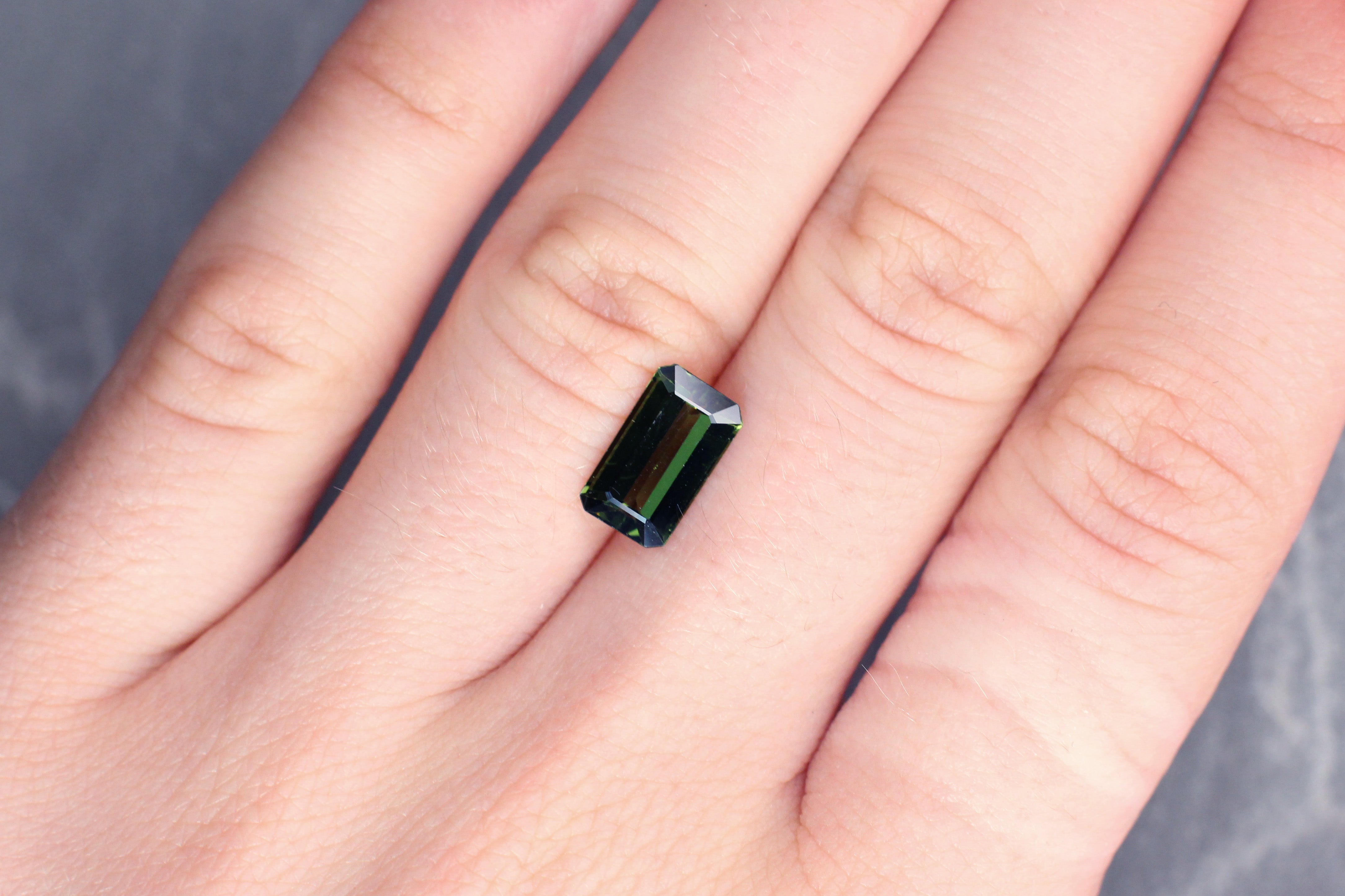 2.33ct Yellowish Green, Octagon Sapphire, No Heat - 10.28 x 6.02 x 3.35mm