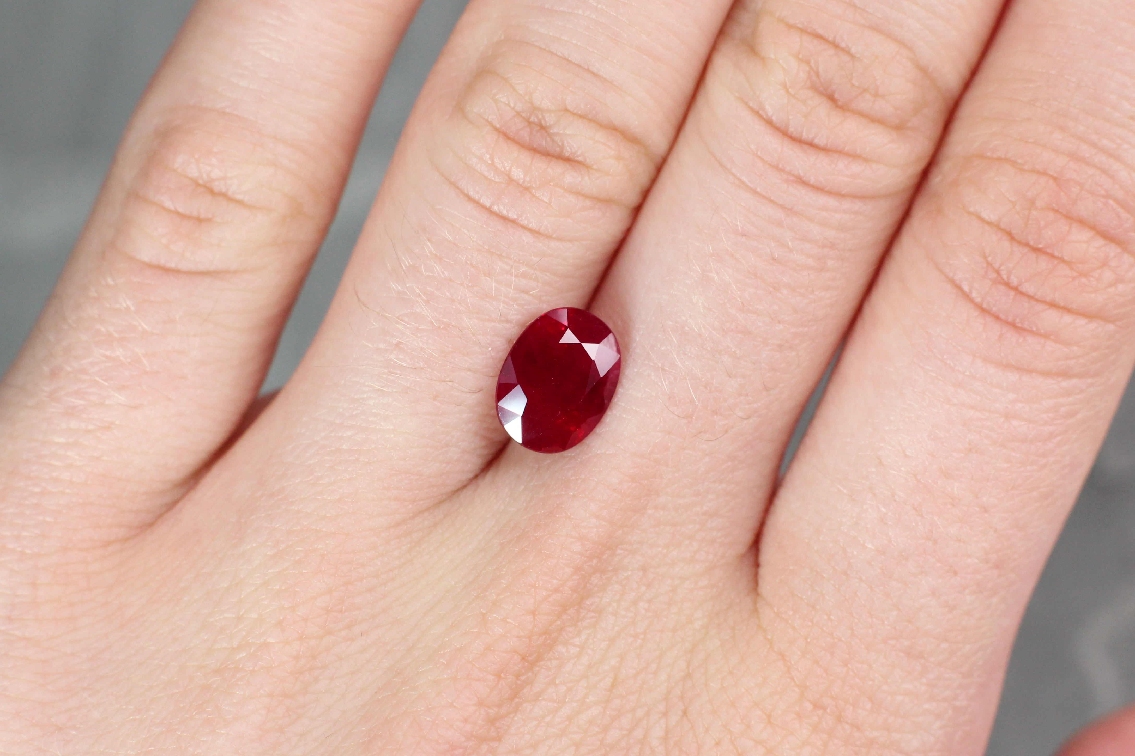 3.18ct Oval Ruby, H(b) - 9.84 x 7.54 x 4.77mm