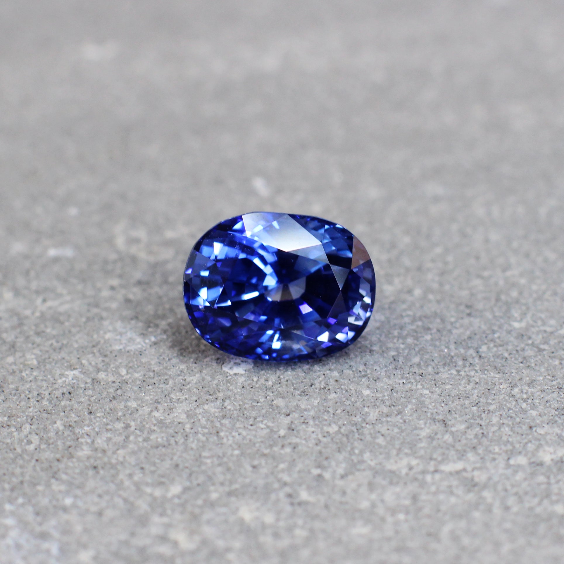 3.21ct Oval Sapphire, Sri Lanka - 8.96 x 6.91 x 5.99mm