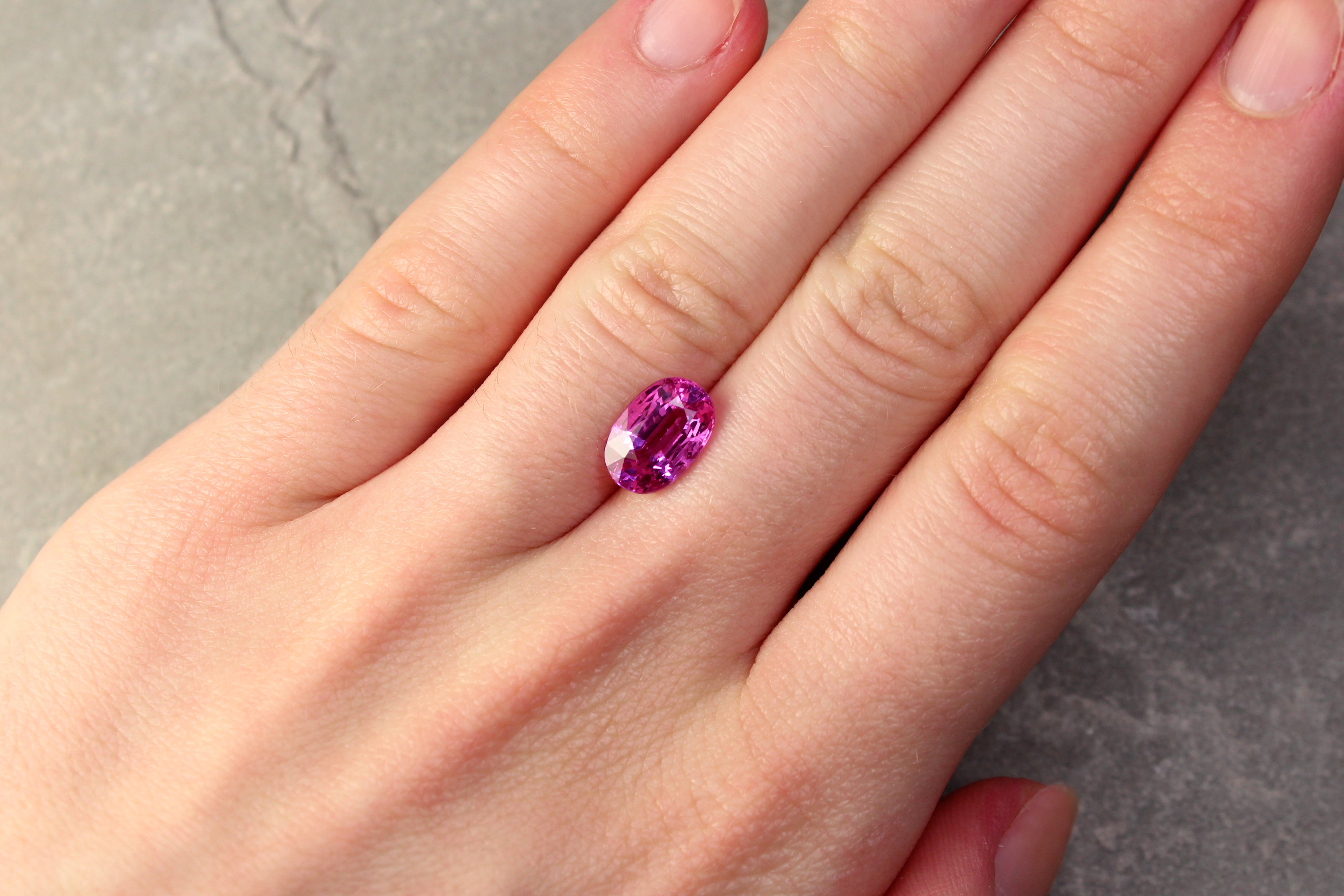 3.35ct Pink, Oval Sapphire, No Heat, Sri Lanka - 10.20 x 7.00 x 4.90mm