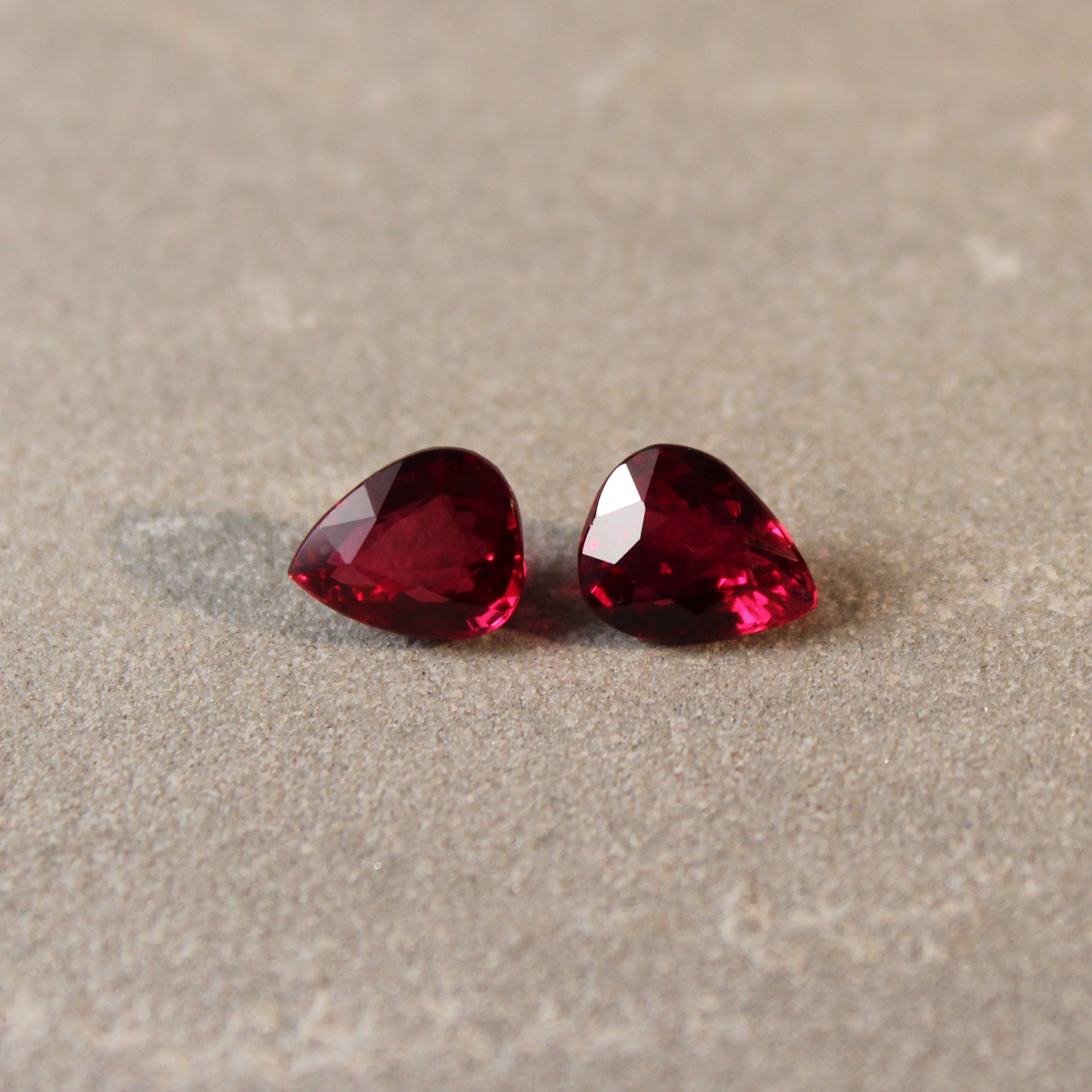 4.02ct Vivid, Pigeon's Blood Red, Pear Shape Ruby Pair, No Heat, Mozambique - 8.4 x 6.8mm