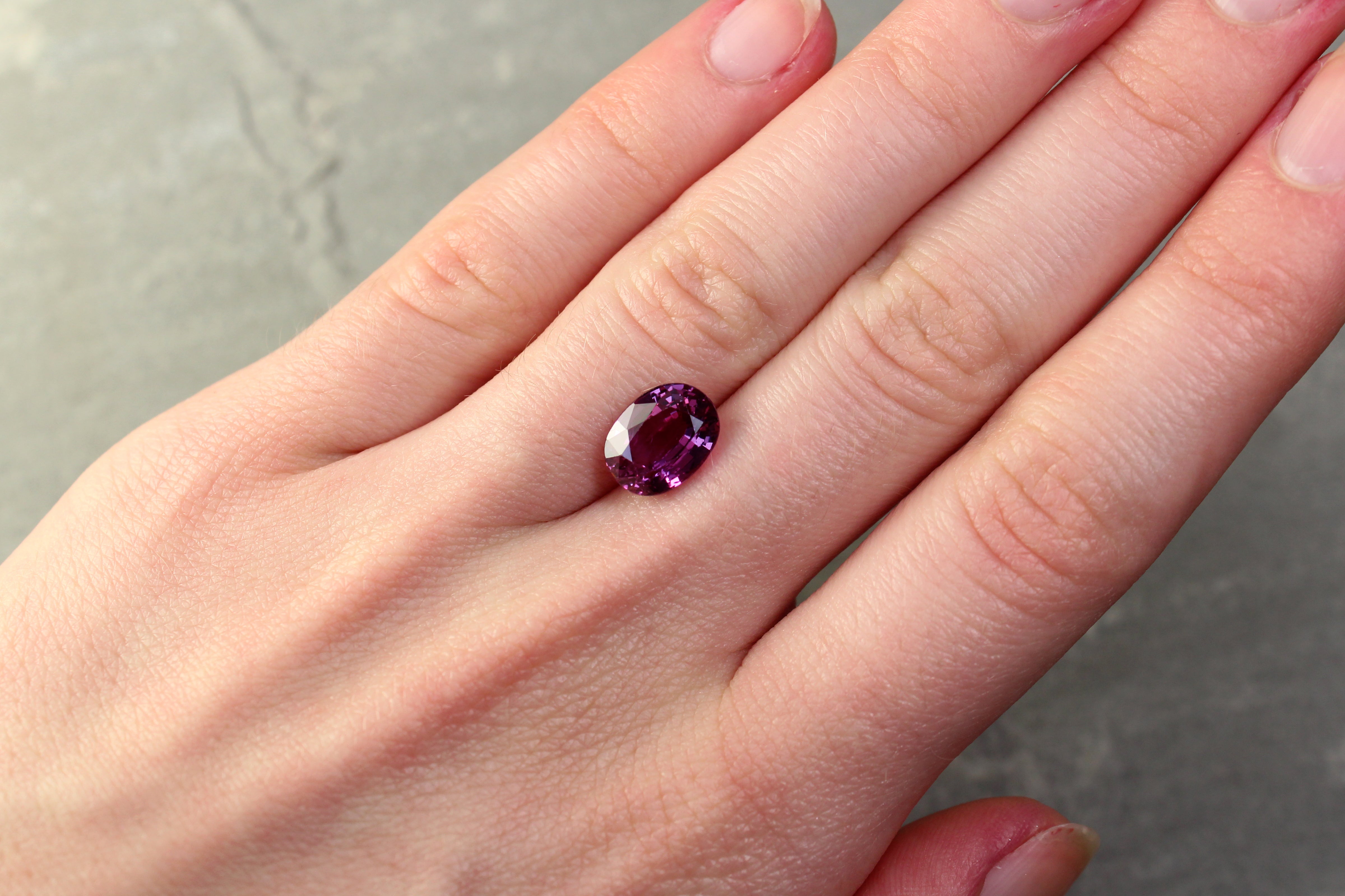 4.06ct Purplish Pink, Oval Sapphire, No Heat, Madagascar - 10.28 x 7.84 x 5.32mm