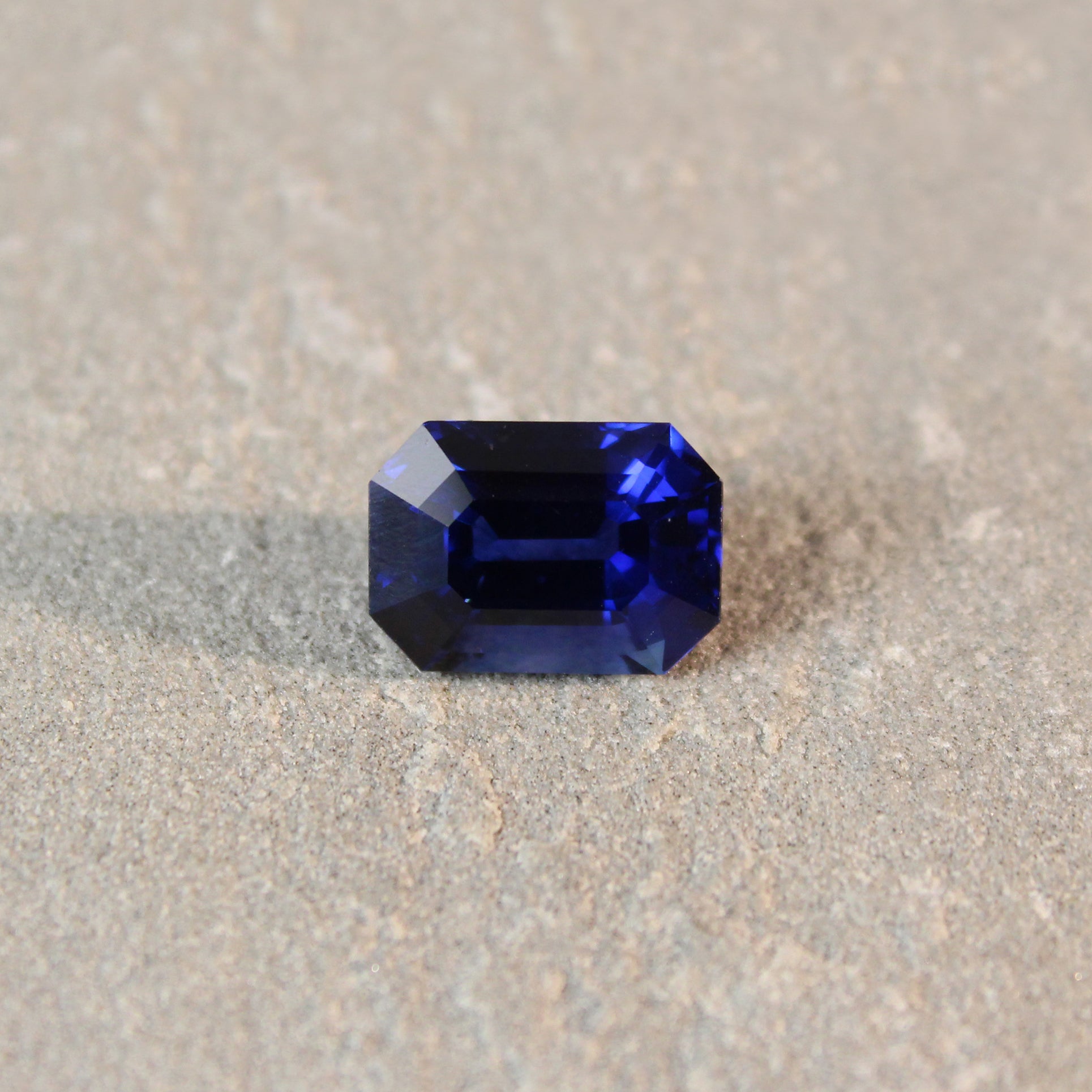 6.13ct Vivid Royal Blue, Octagon Sapphire, Sri Lanka - 11.63 x 8.40 x 6.46mm