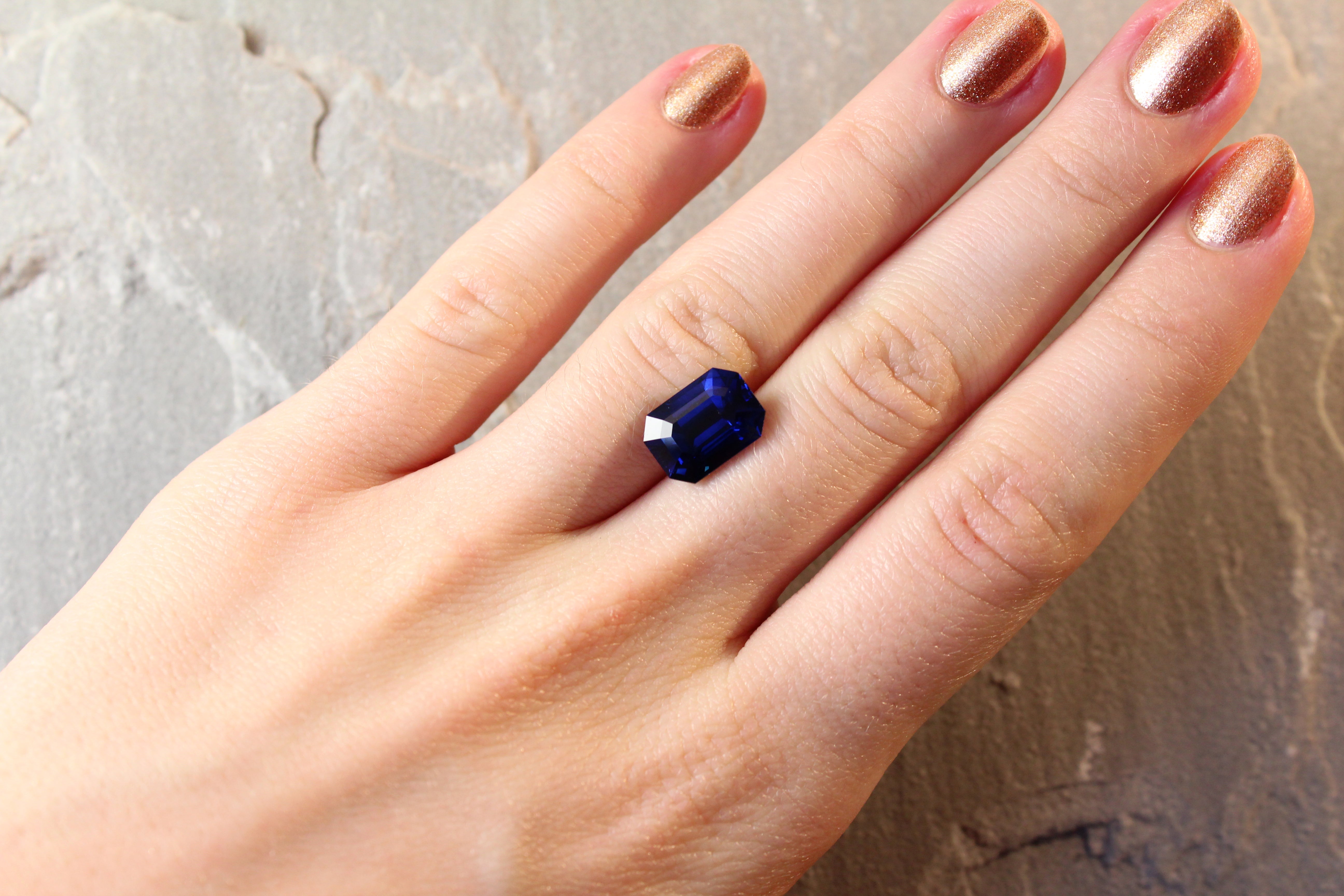 6.13ct Vivid Royal Blue, Octagon Sapphire, Sri Lanka - 11.63 x 8.40 x 6.46mm
