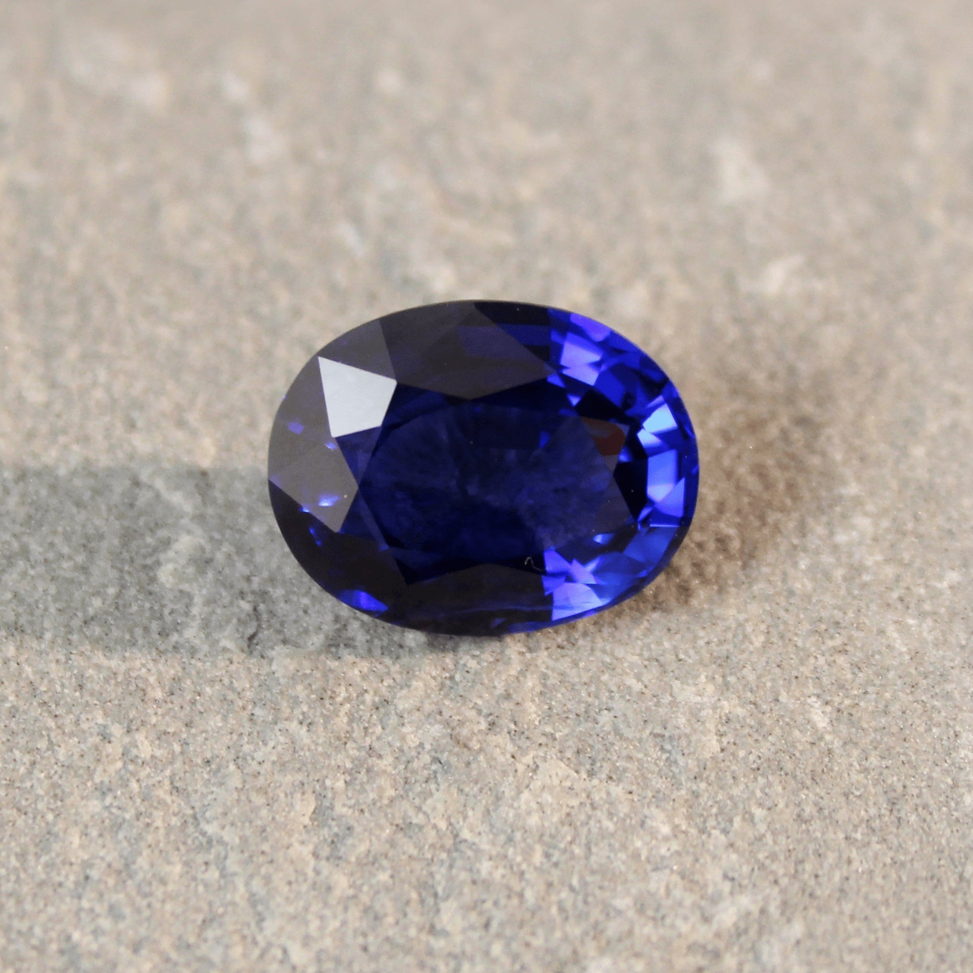 6.97ct Vivid Royal Blue, Oval Sapphire, Sri Lanka - 13.07 x 10.31 x 5.91mm