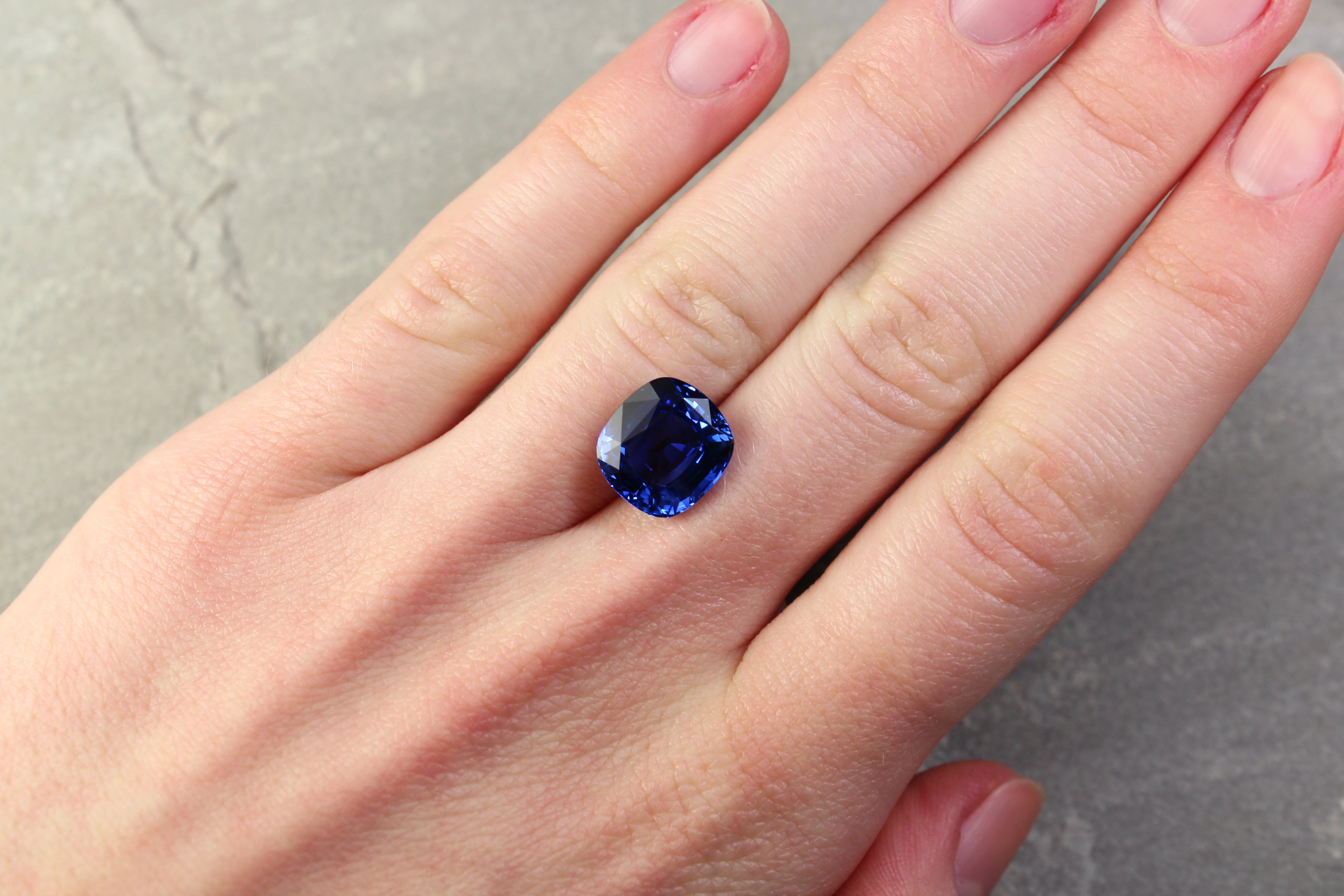 7.14ct Cushion Sapphire, No Heat, Sri Lanka - 11.42 x 10.67 x 5.99mm
