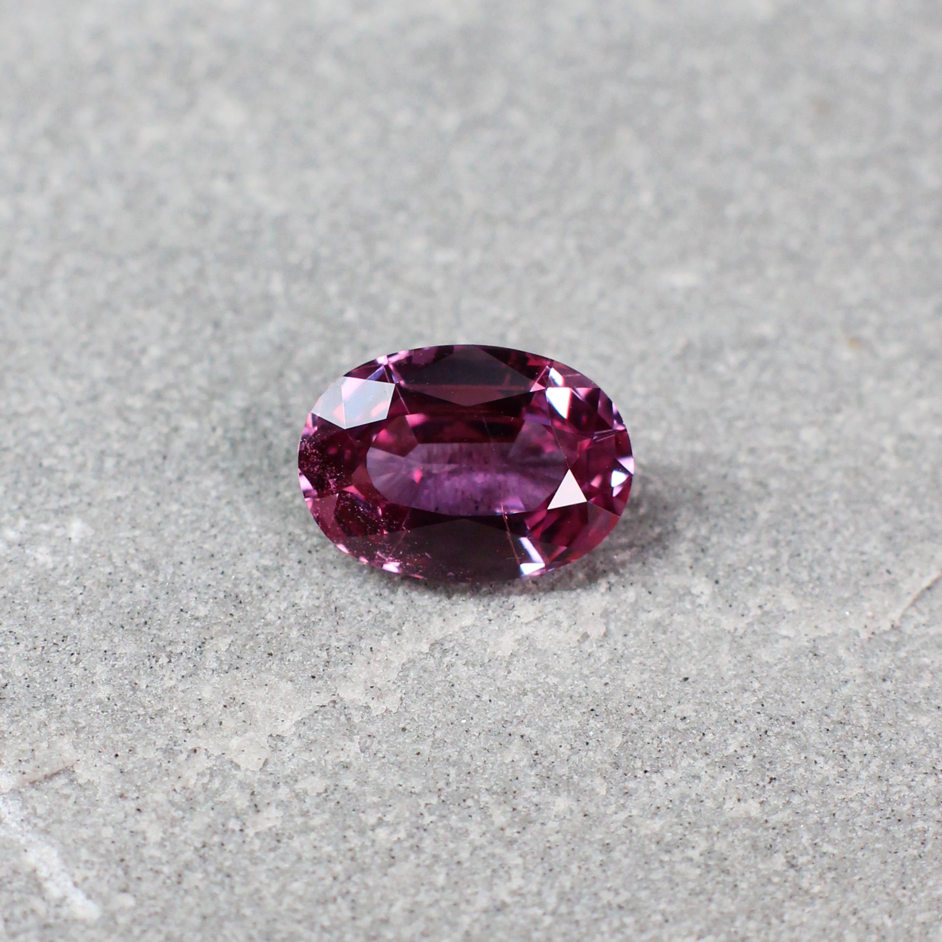 1.75ct Purplish Pink, Oval Sapphire, Madagascar - 8.81 x 6.24 x 3.62mm