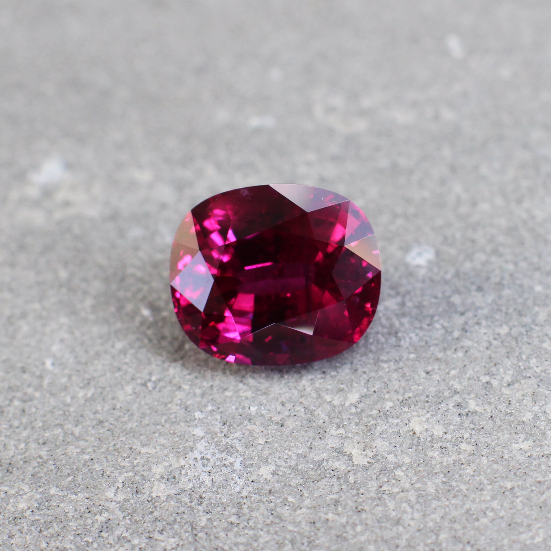 4.49ct Oval Ruby, Thailand - 10.16 x 8.73 x 5.62mm