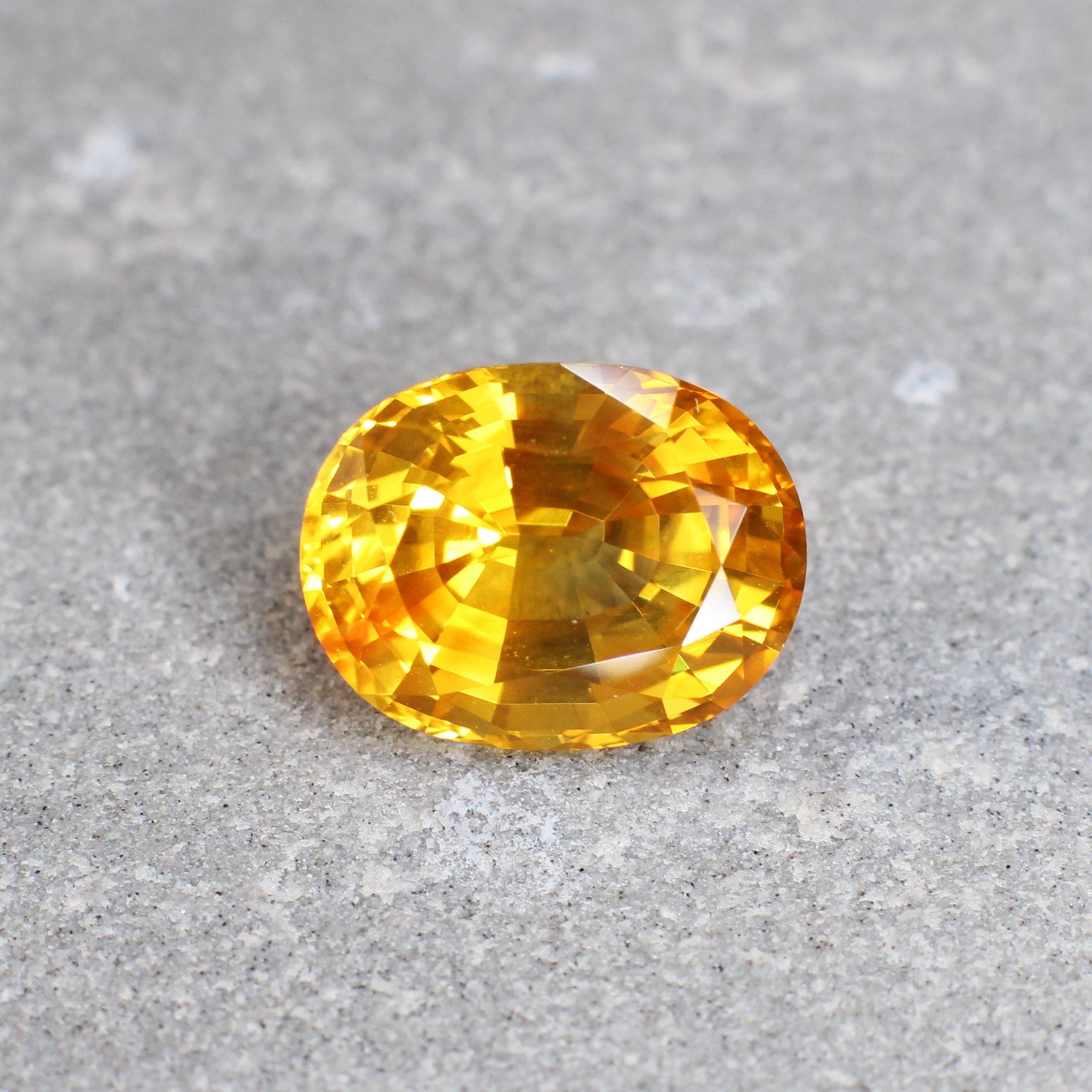5.11ct Orangy Yellow, Oval Sapphire, Sri Lanka - 10.96 x 8.50 x 6.29mm