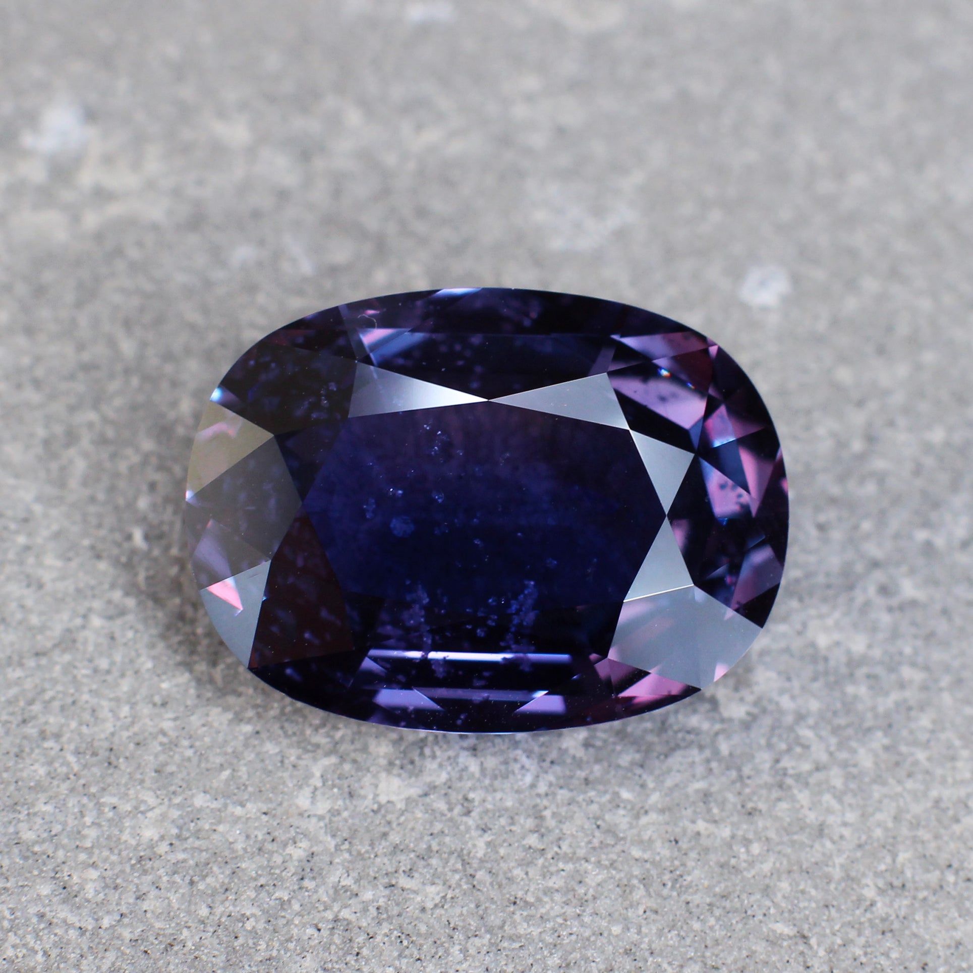 10.55ct Purple to Pink Colour Change Oval Sapphire, No Heat, Madagascar - 16.05 x 11.88 x 5.80mm