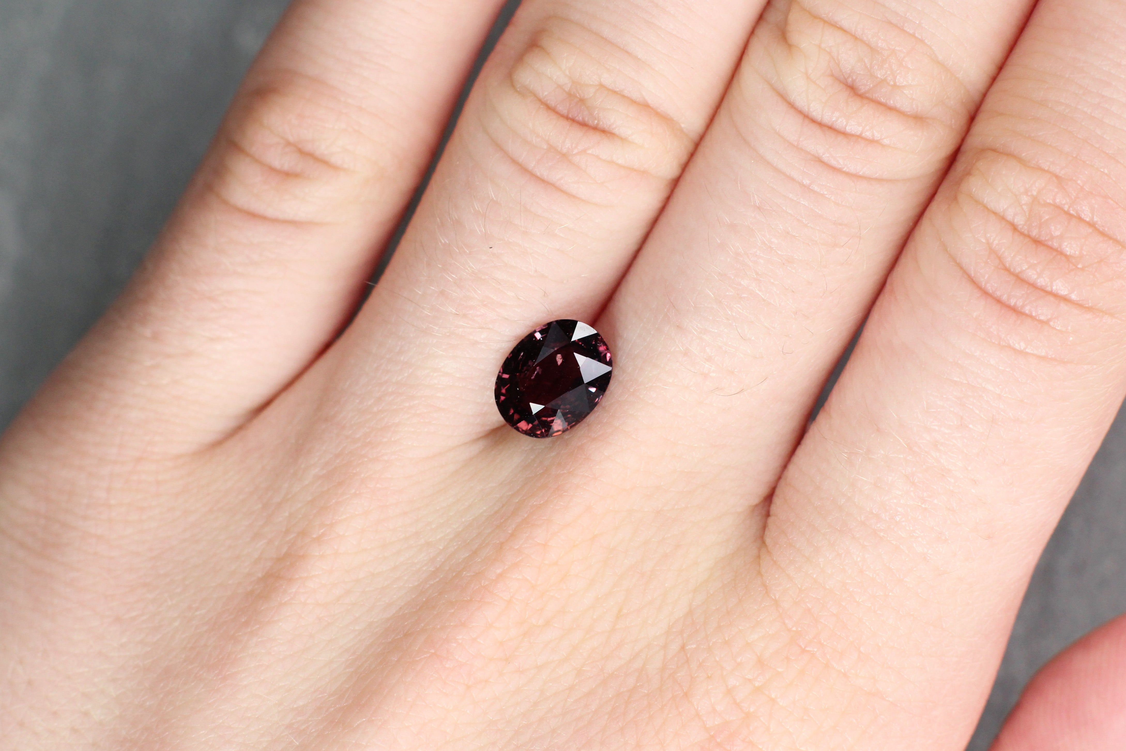 2.59ct Brownish Pink, Oval Sapphire, East Africa - 9.12 x 7.12 x 4.43mm