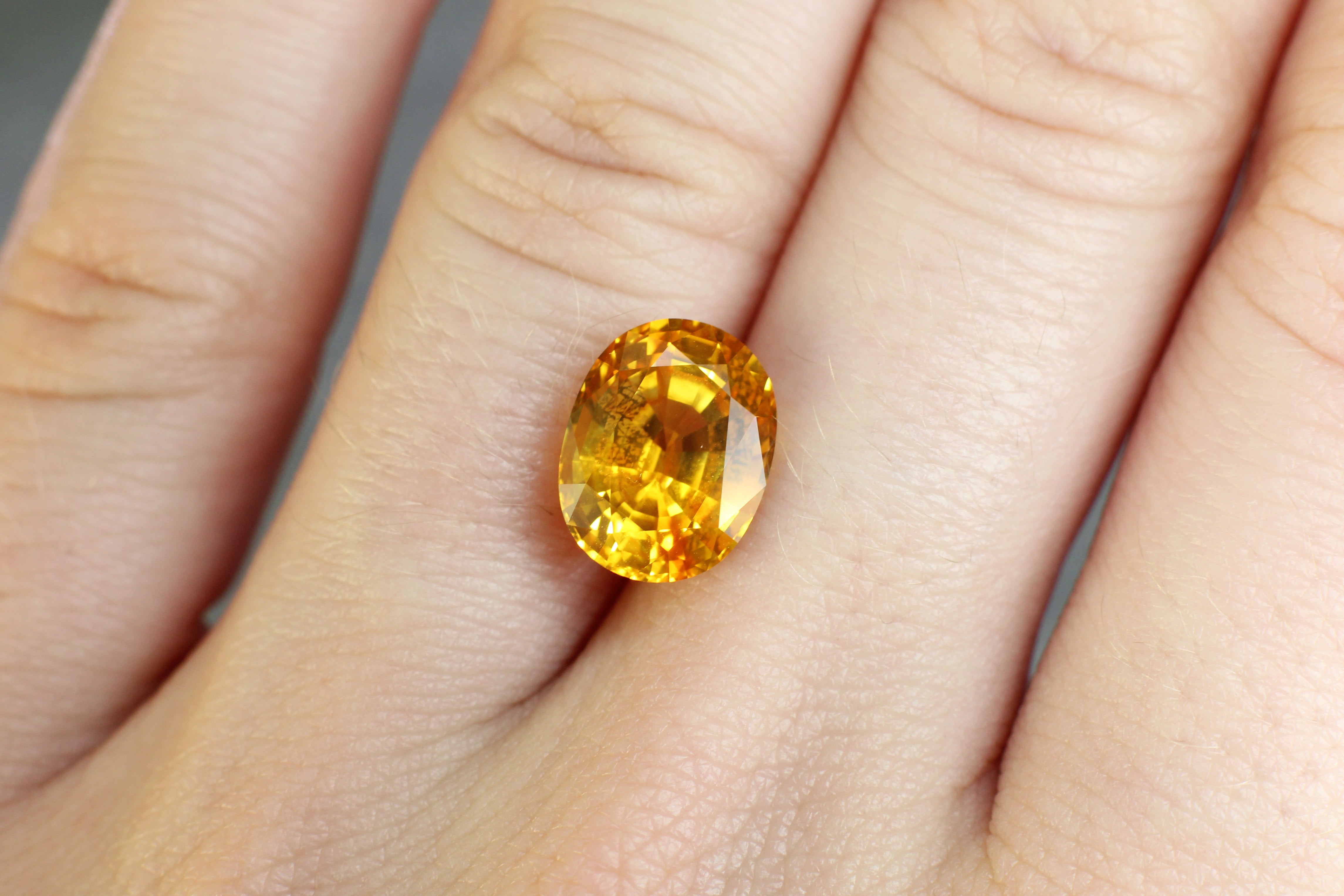 5.11ct Orangy Yellow, Oval Sapphire, Sri Lanka - 10.96 x 8.50 x 6.29mm