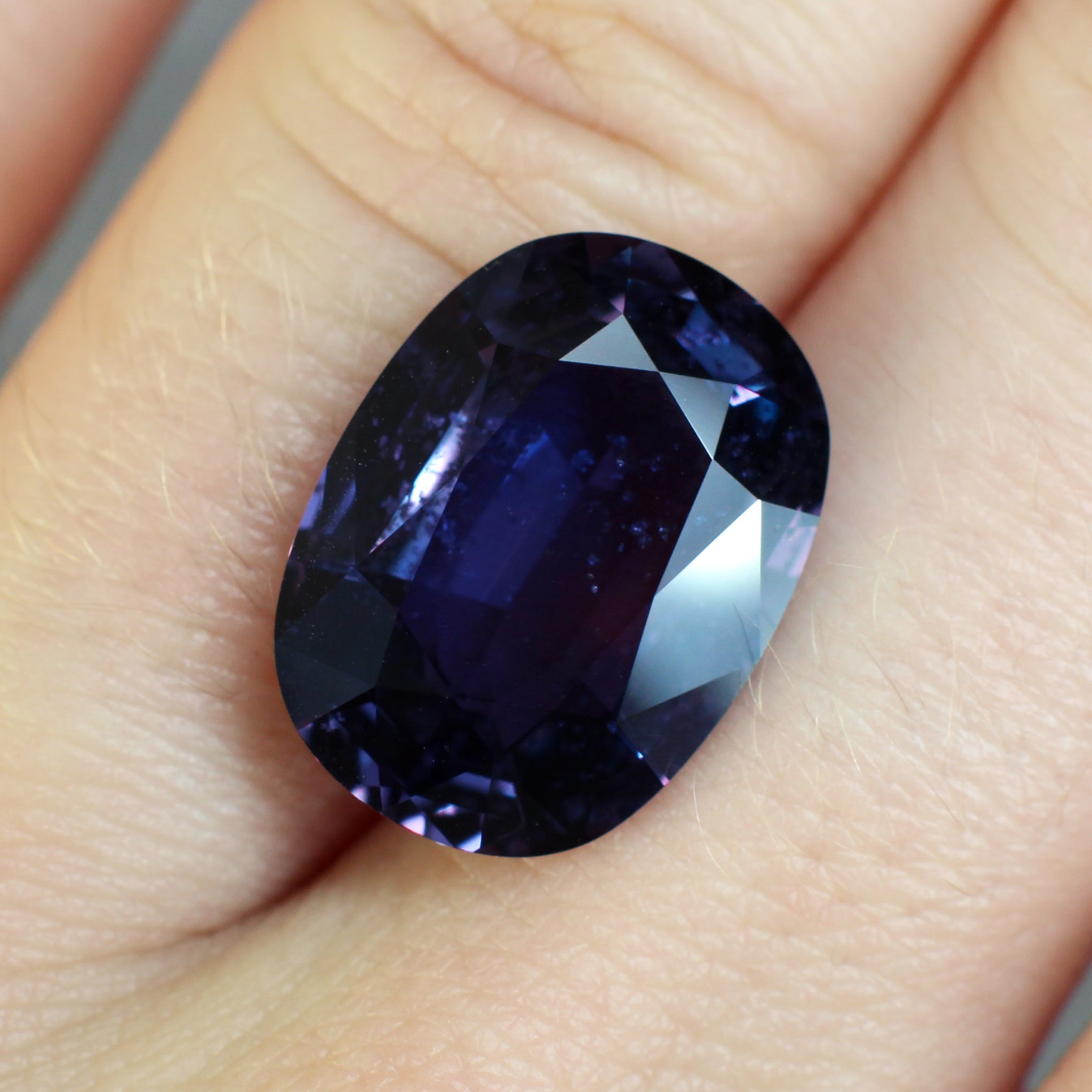 10.55ct Purple to Pink Colour Change Oval Sapphire, No Heat, Madagascar - 16.05 x 11.88 x 5.80mm