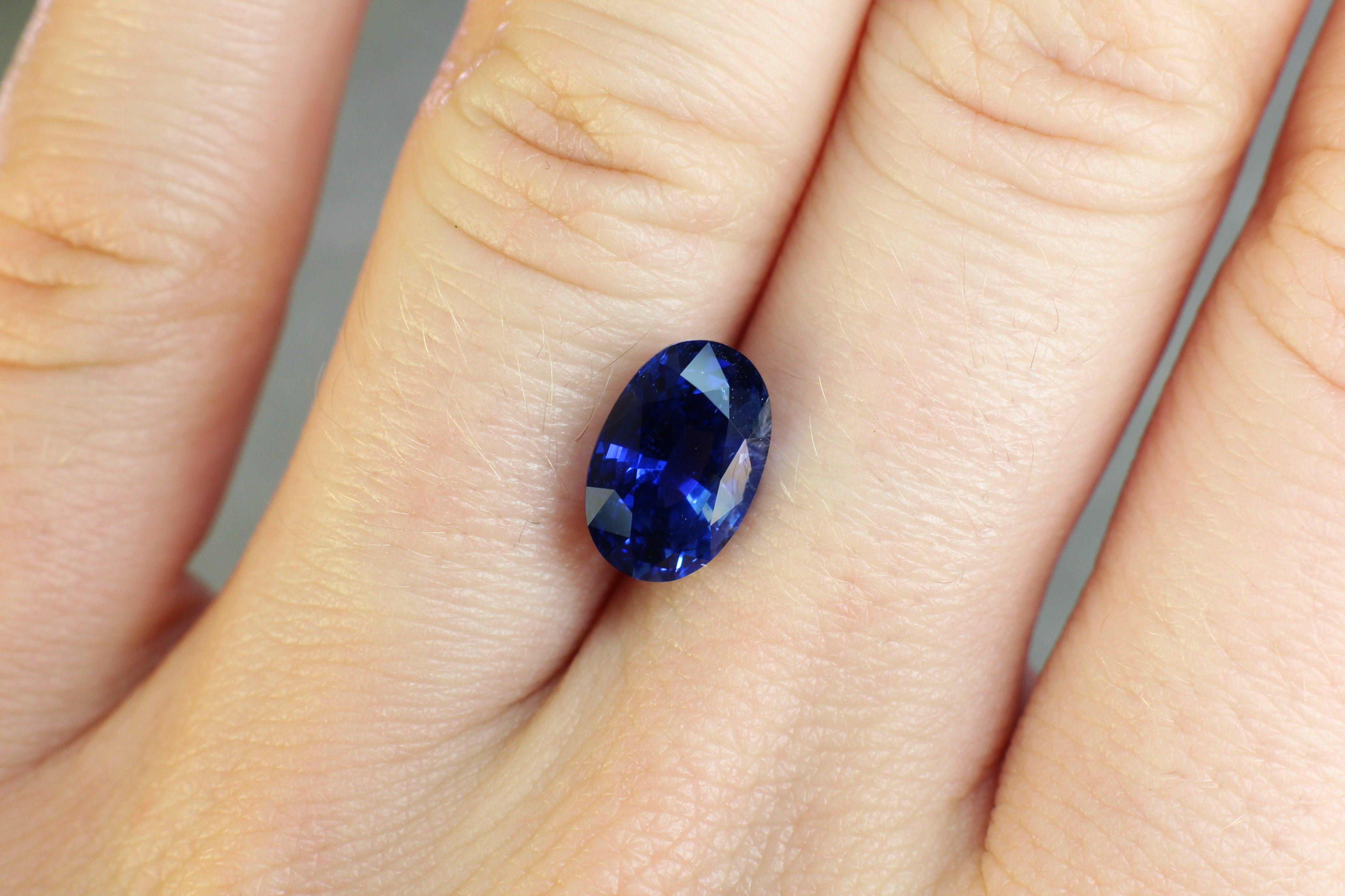 3.36ct Vivid, Royal Blue, Oval Sapphire, Sri Lanka - 10.28 x 6.92 x 5.56mm