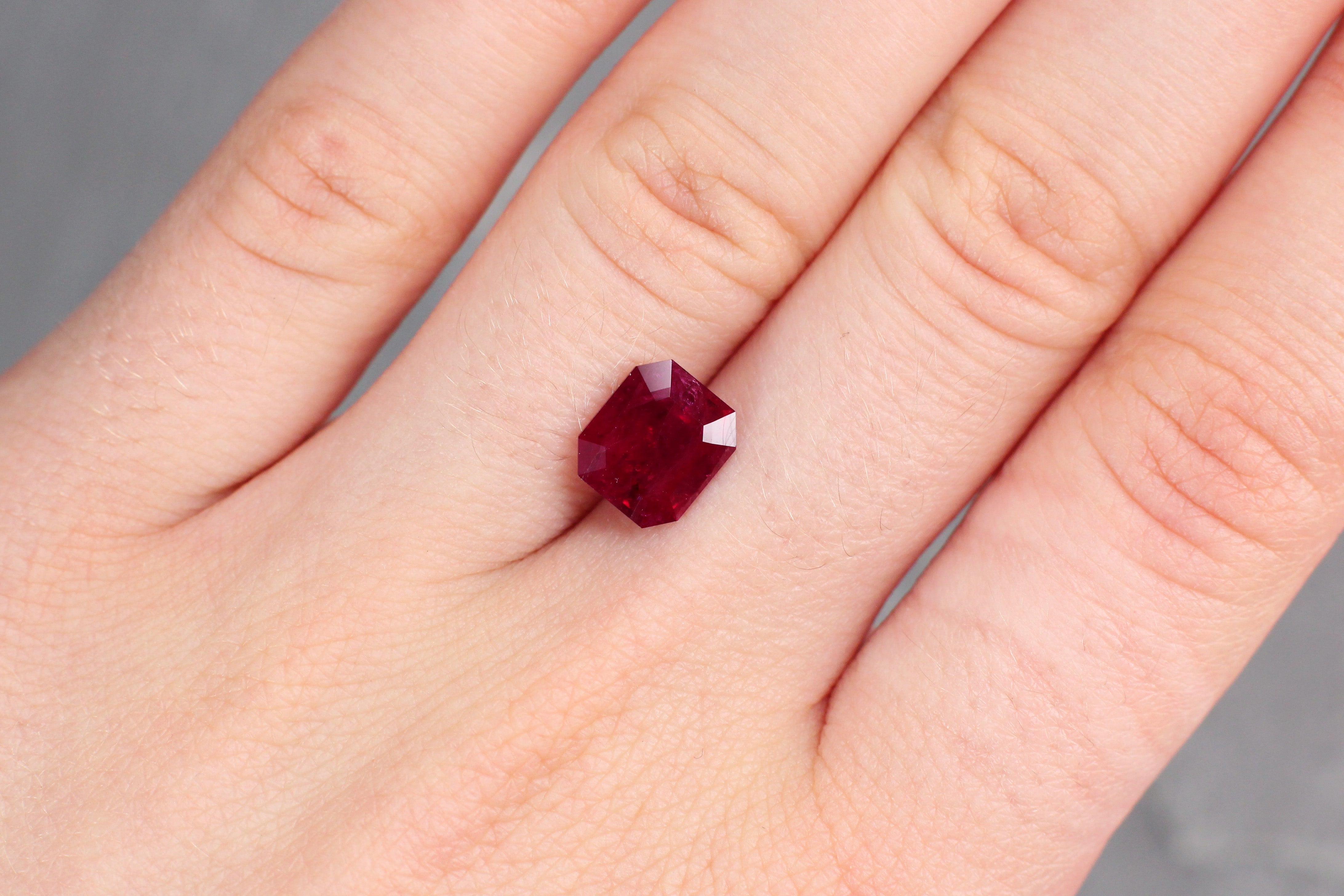 3.03ct Octagon Ruby, H(b), Thailand - 8.84 x 7.75 x 4.28mm