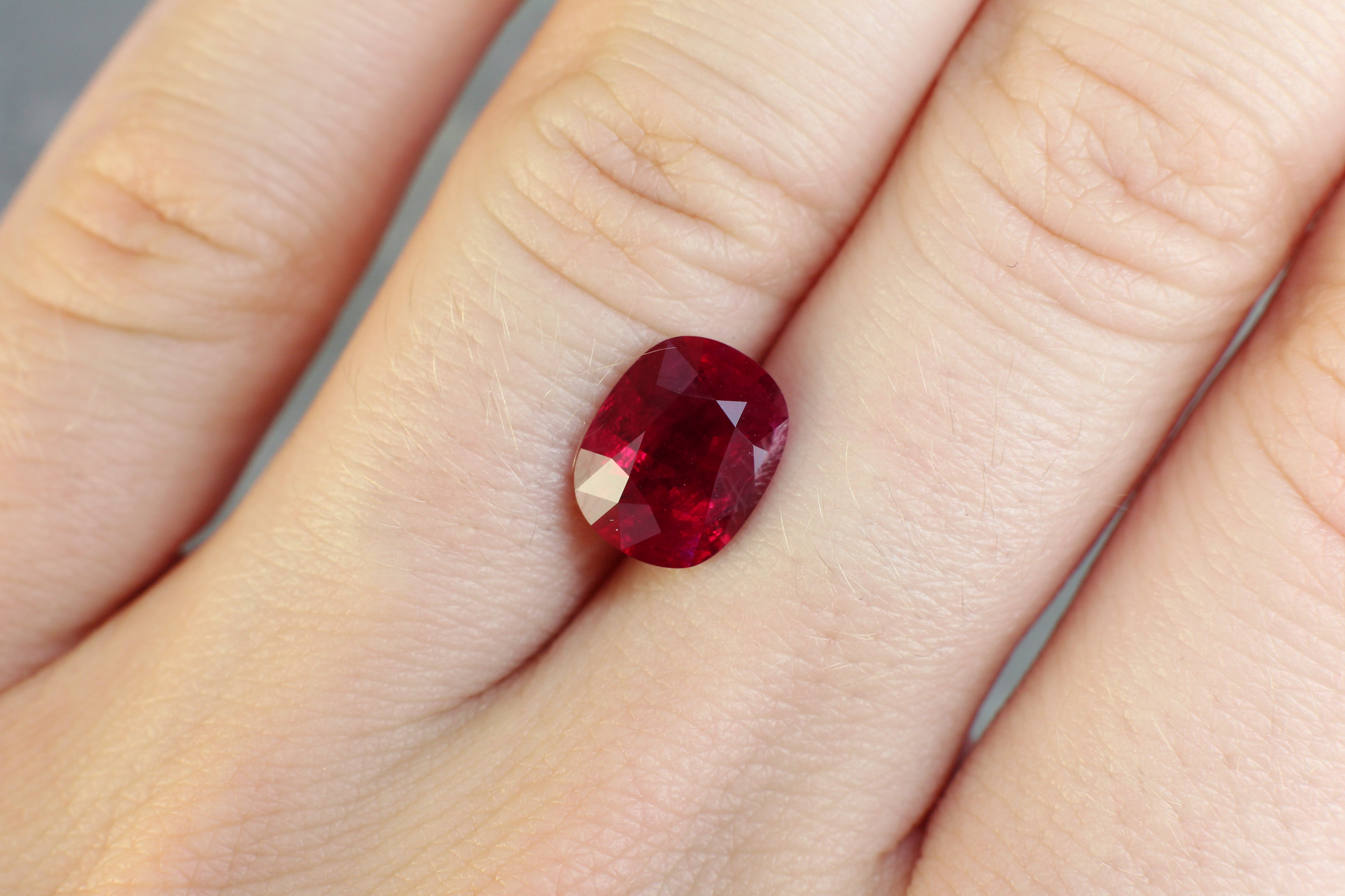 3.22ct Vivid Red, Oval Ruby, Mozambique - 9.83 x 7.79 x 4.79mm