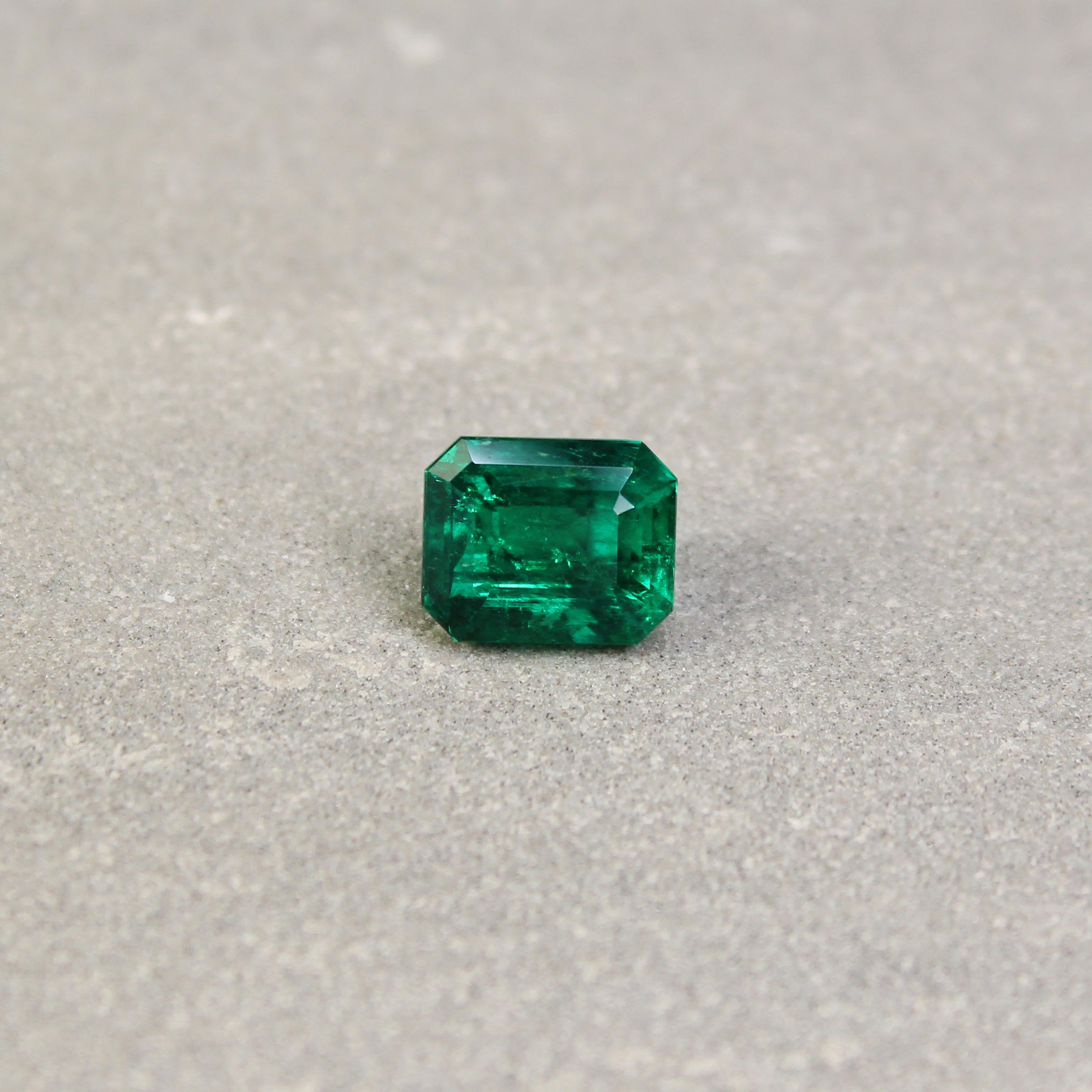 2.59ct Octagon Emerald, Moderate Oil, Afghanistan - 8.64 x 7.03 x 6.01mm