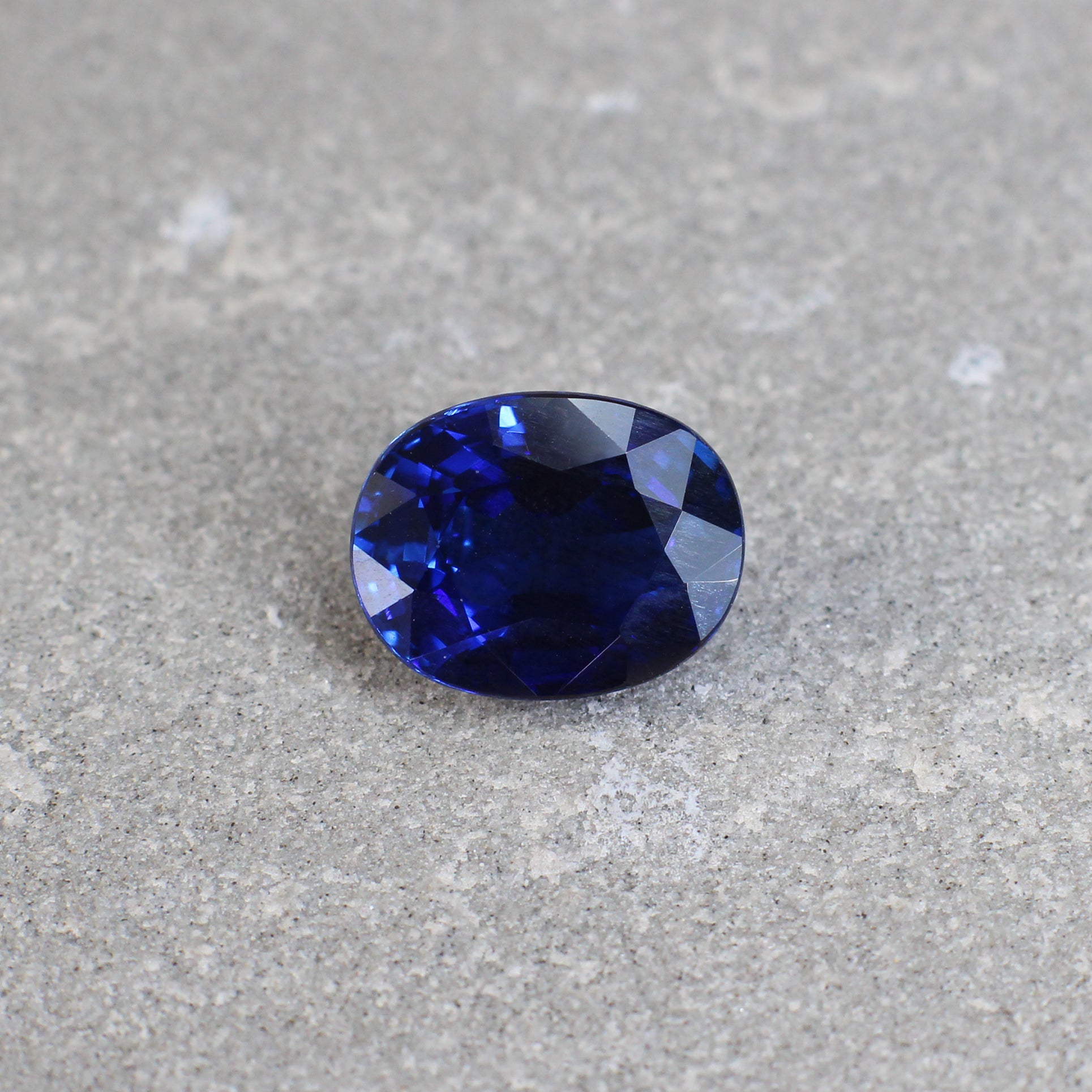 2.88ct Vivid, Royal Blue, Oval Sapphire, Madagascar - 9.51 x 7.45 x 4.70mm