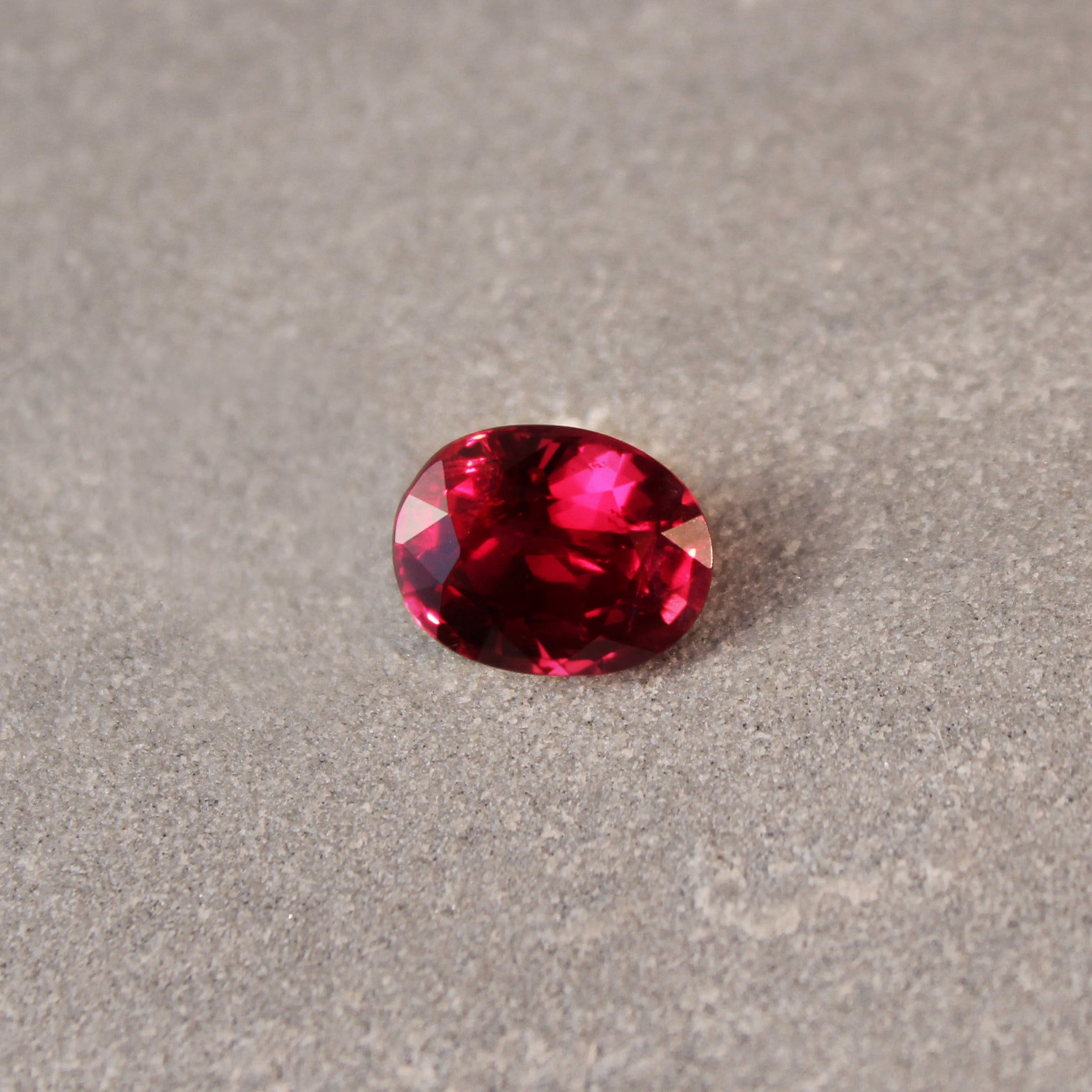 3.04ct Vivid, Pigeon's Blood Red, Oval Ruby, No Heat, Mozambique - 9.14 x 7.09 x 5.48mm