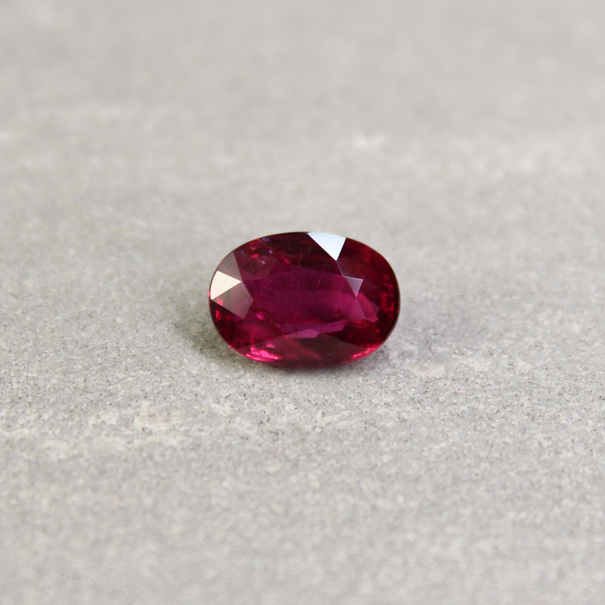 3.05ct Oval Ruby, No Heat, Mozambique - 9.91 x 7.12 x 4.30mm