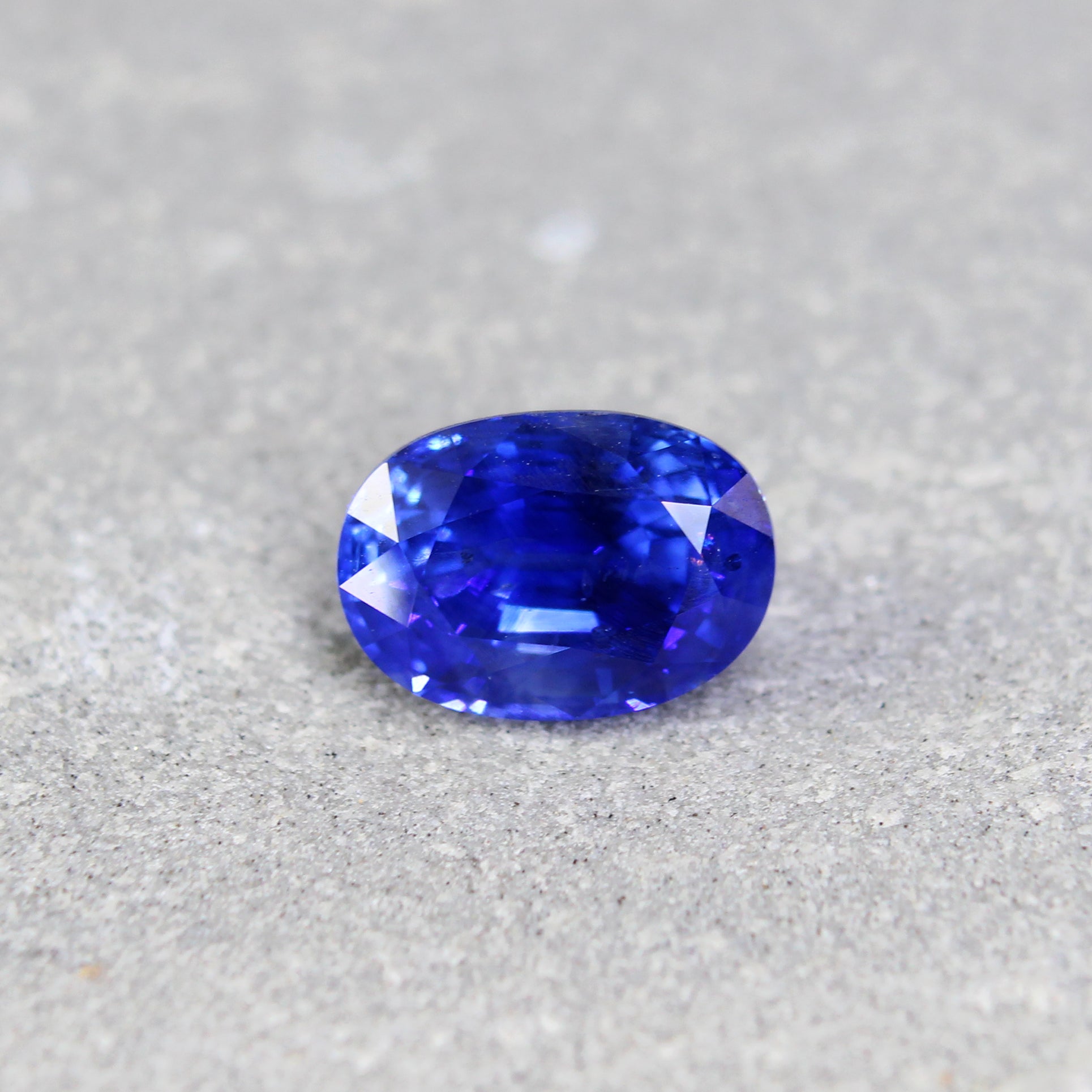 3.05ct Oval Sapphire, Sri Lanka - 9.37 x 6.62 x 5.62mm