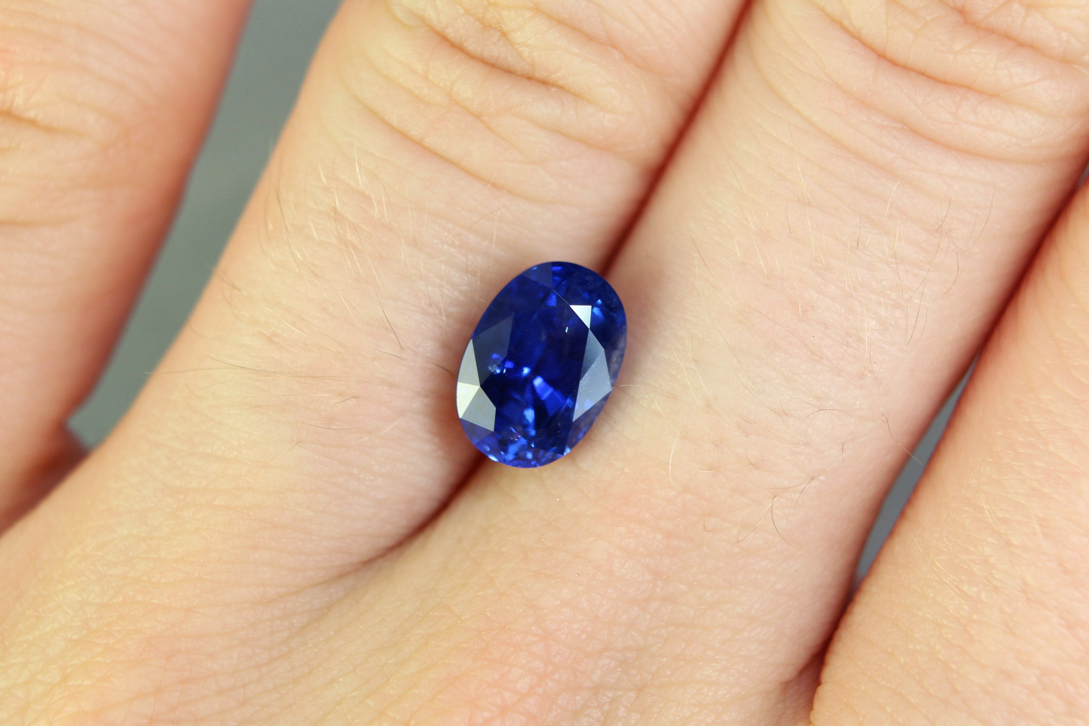 3.05ct Oval Sapphire, Sri Lanka - 9.37 x 6.62 x 5.62mm