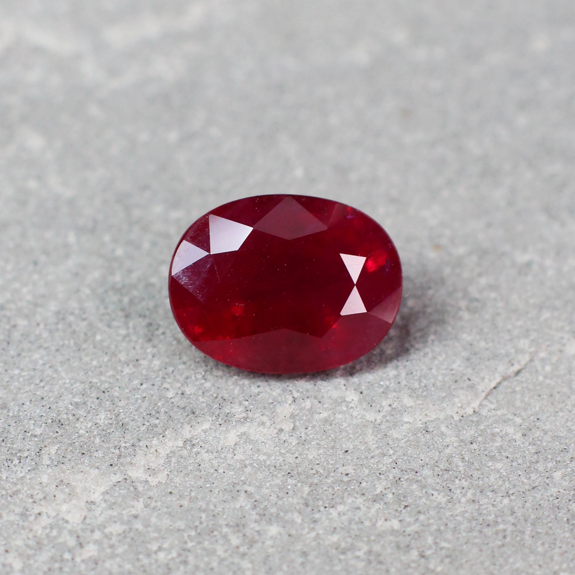 3.18ct Oval Ruby, H(b) - 9.84 x 7.54 x 4.77mm