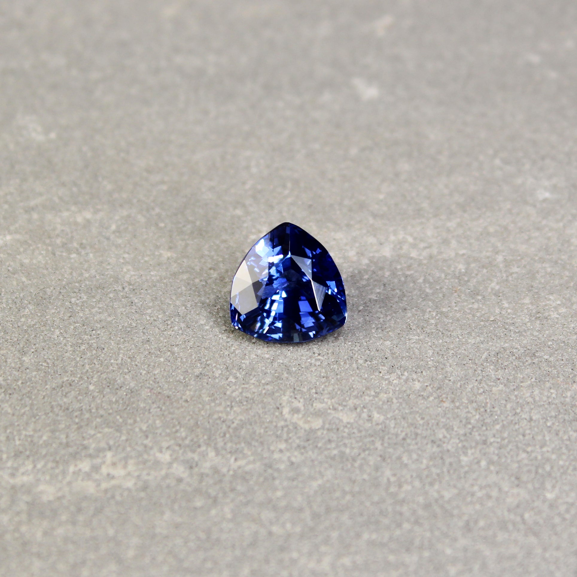 3.70ct Triangular Sapphire, Sri Lanka - 8.97 x 8.90 x 5.77mm