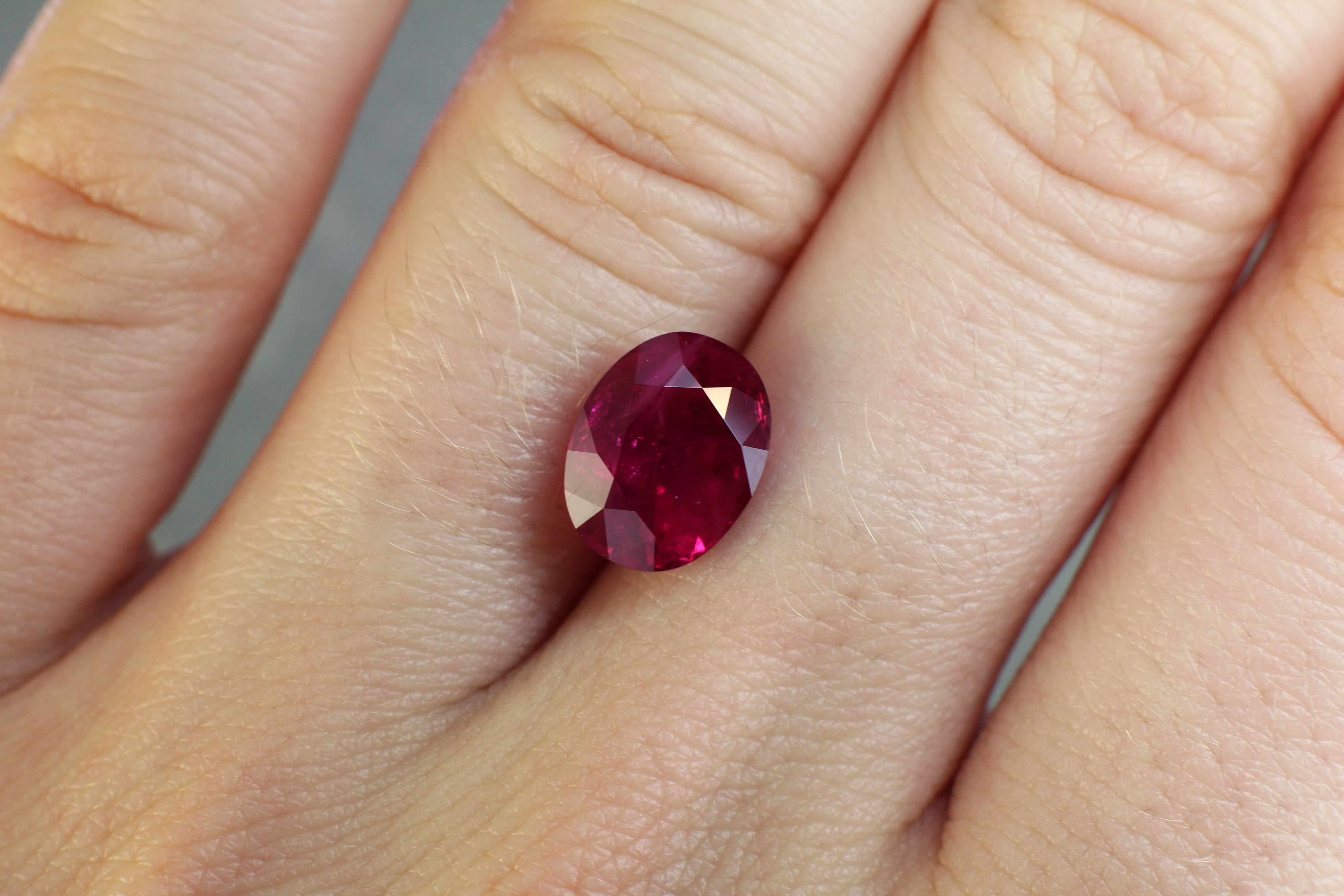 4.14ct Oval Ruby, Thailand - 10.11 x 7.85 x 6.05mm