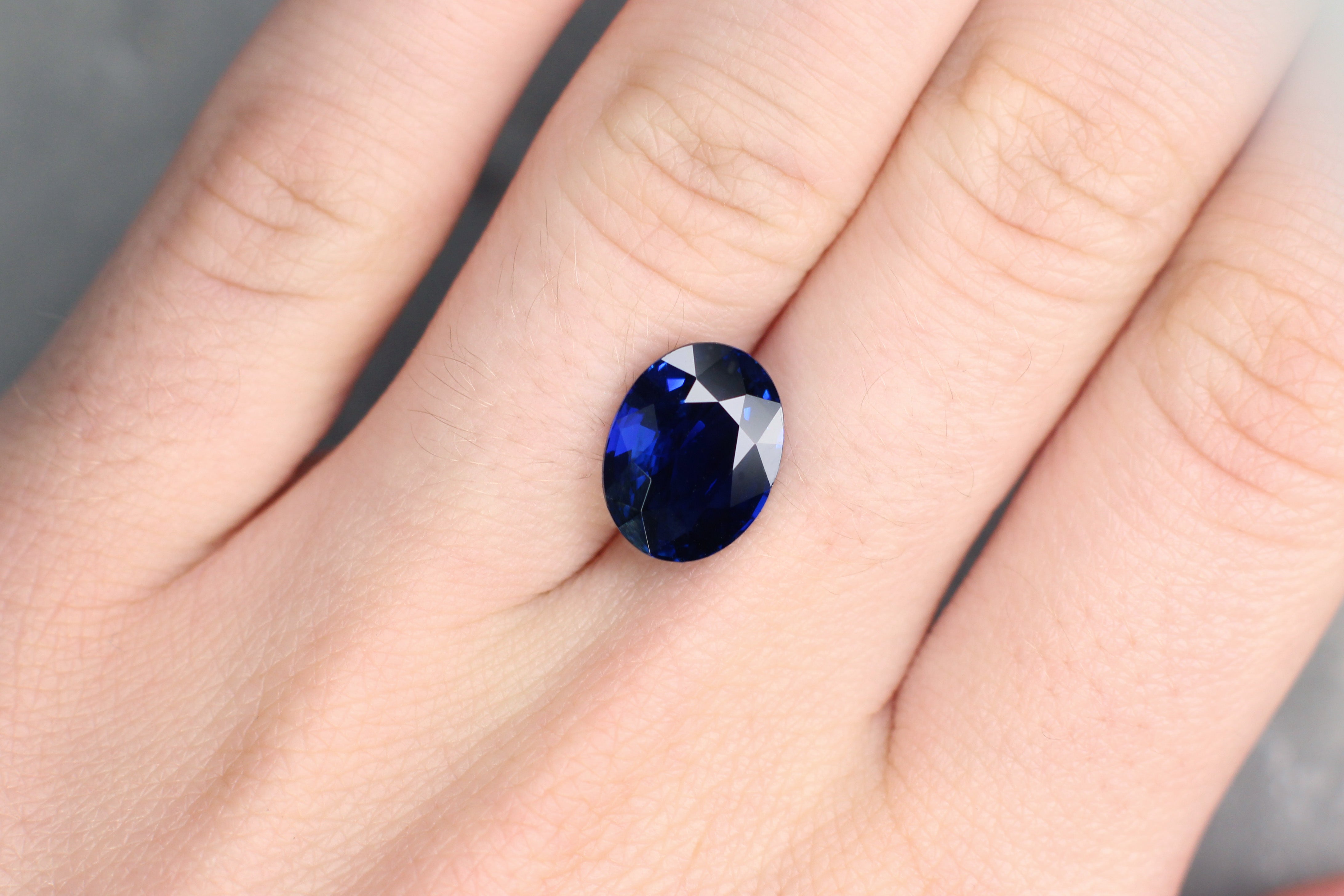 5.02ct Vivid, Royal Blue, Oval Sapphire, No Heat, Sri Lanka - 11.99 x 9.30 x 5.03mm