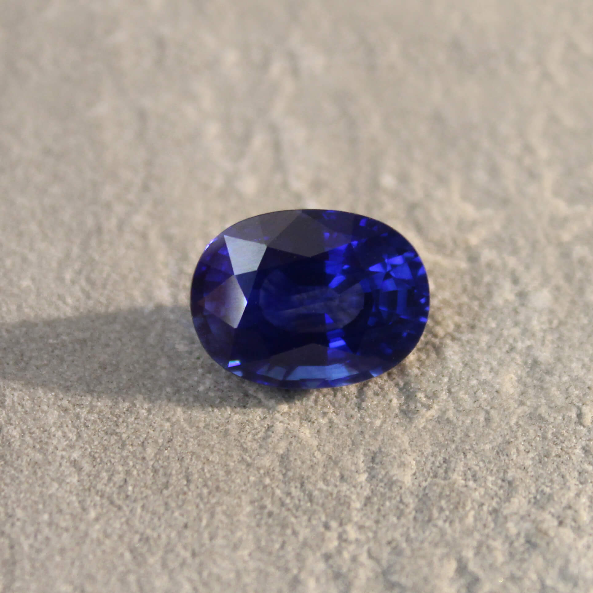 6.64ct Vivid Royal Blue, Oval Sapphire, Sri Lanka - 12.36 x 9.30 x 6.65mm