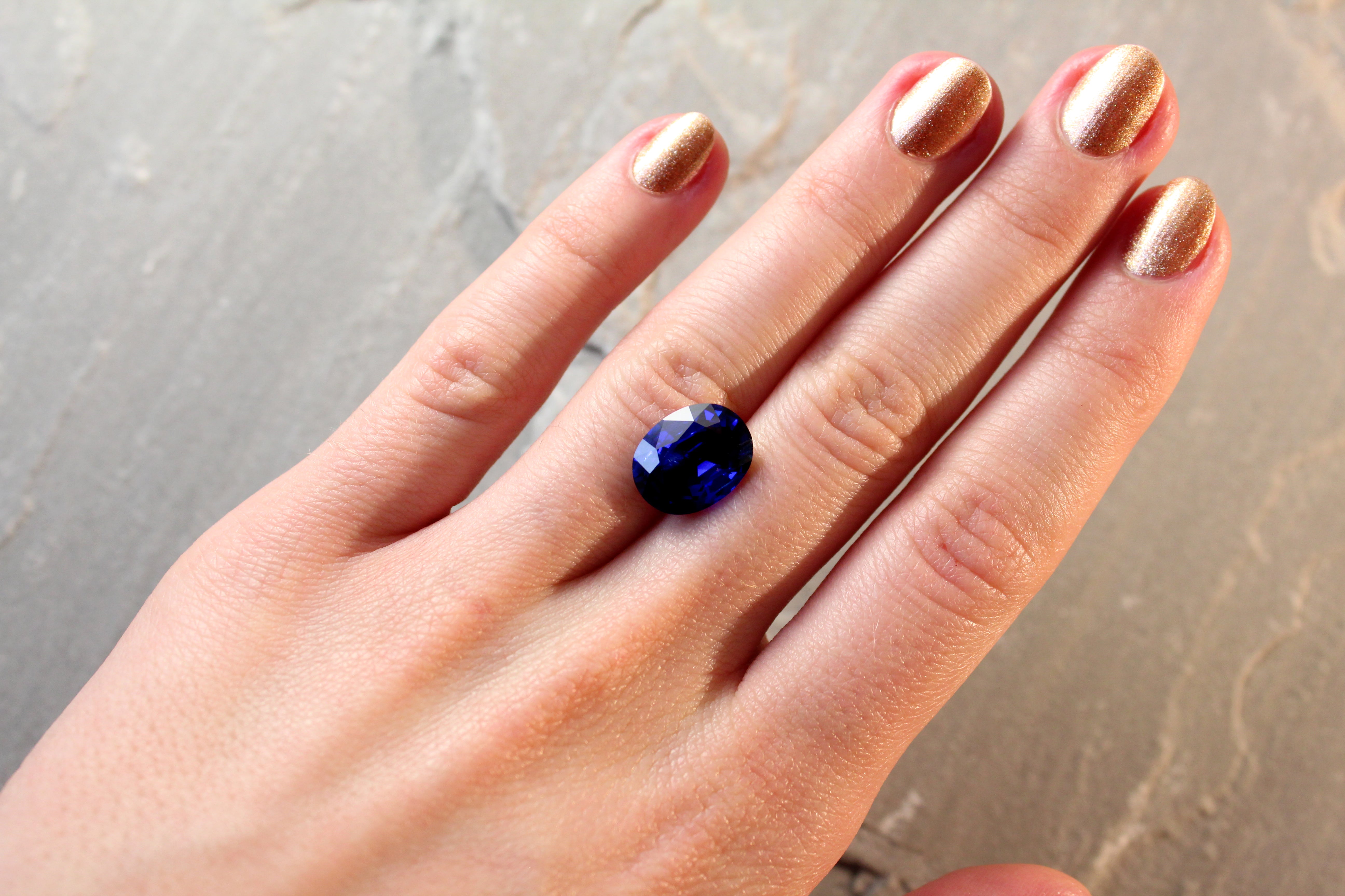 6.97ct Vivid Royal Blue, Oval Sapphire, Sri Lanka - 13.07 x 10.31 x 5.91mm
