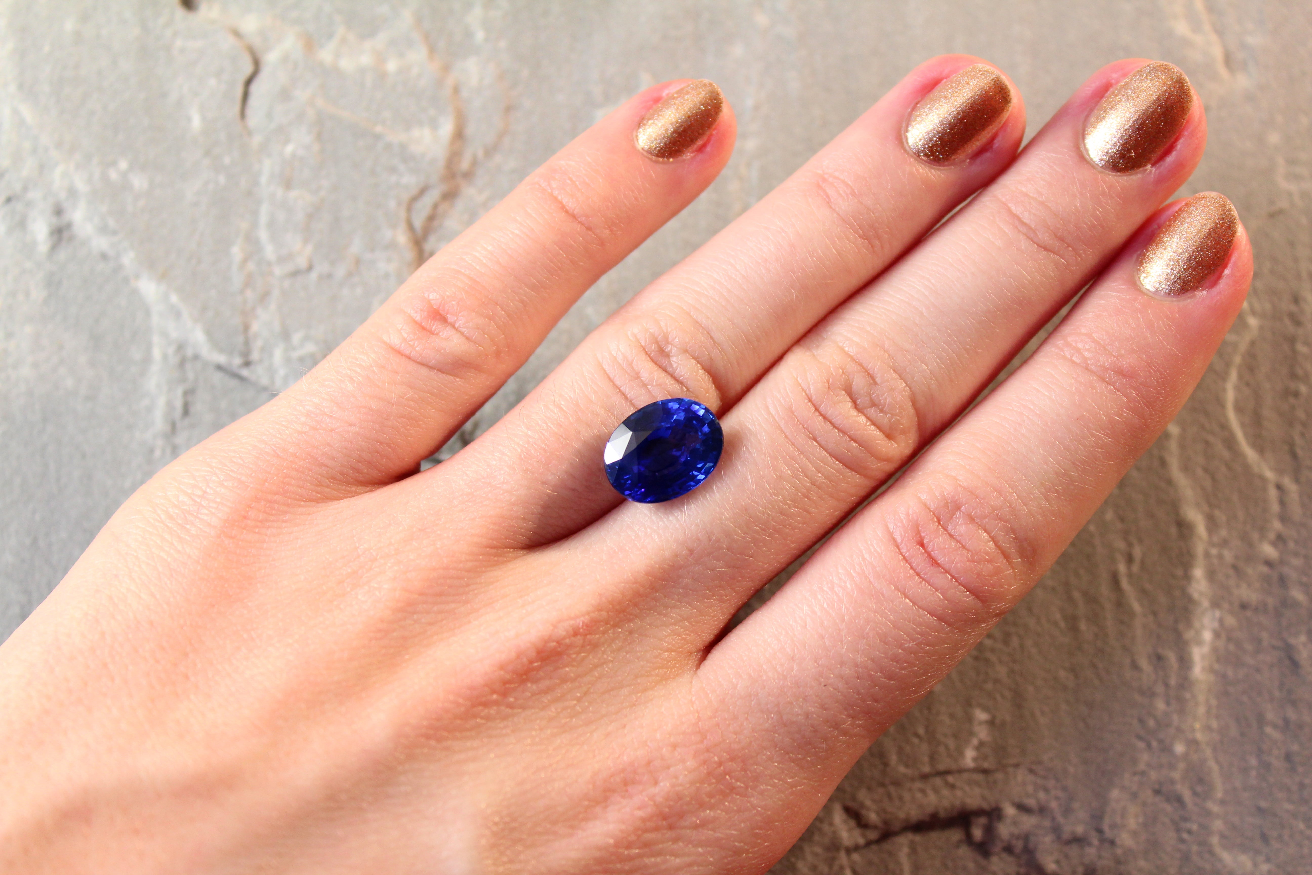 7.11ct Vivid, Royal Blue, Oval Sapphire, Sri Lanka - 12.88 x 9.92 x 6.52mm