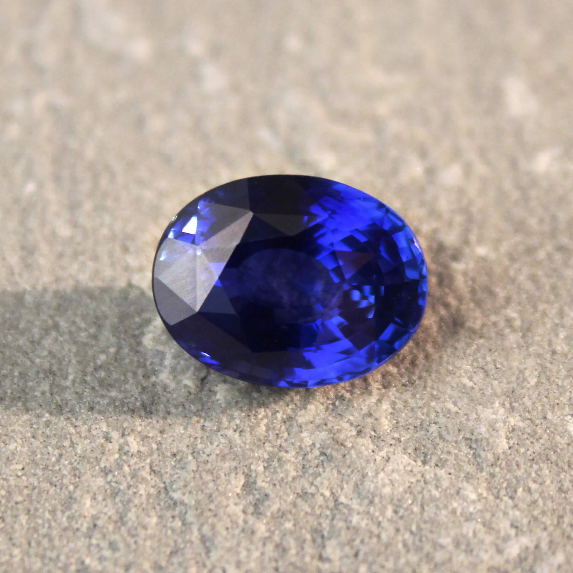 7.11ct Vivid, Royal Blue, Oval Sapphire, Sri Lanka - 12.88 x 9.92 x 6.52mm