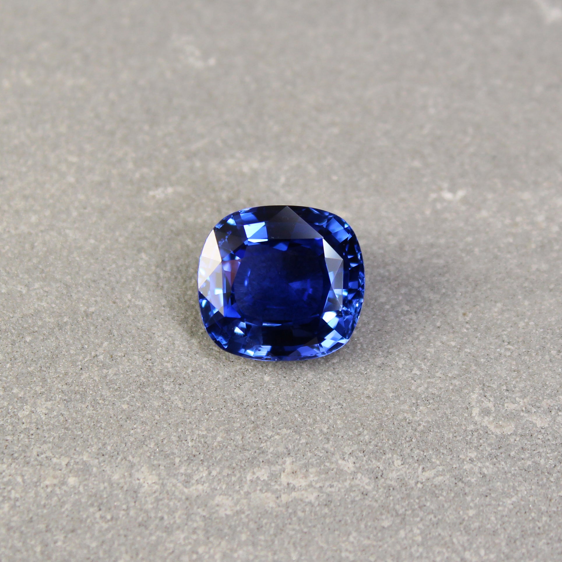 7.14ct Cushion Sapphire, No Heat, Sri Lanka - 11.42 x 10.67 x 5.99mm