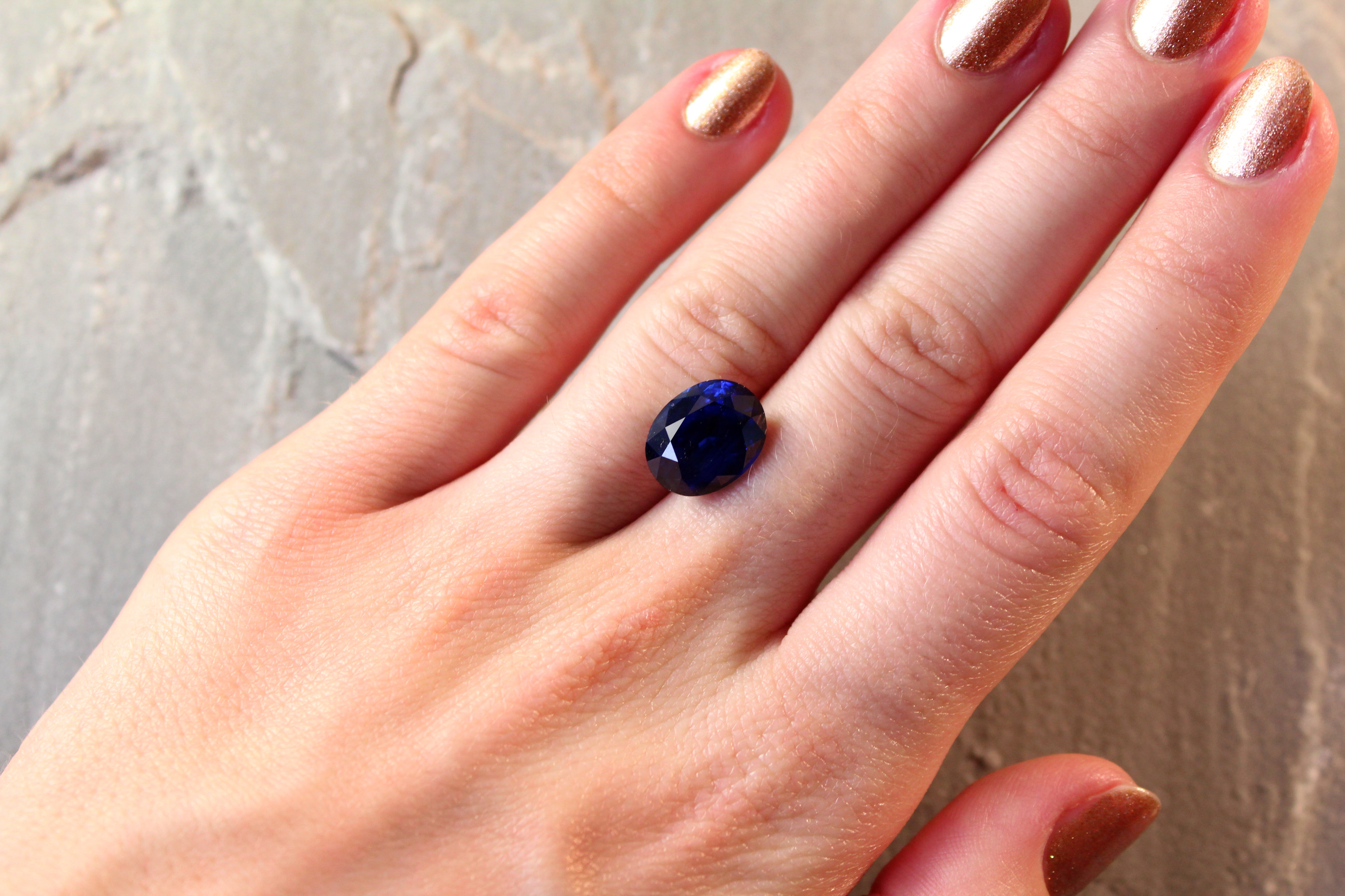 7.74ct Vivid, Royal Blue, Oval Sapphire, Sri Lanka - 12.33 x 9.78 x 7.53mm
