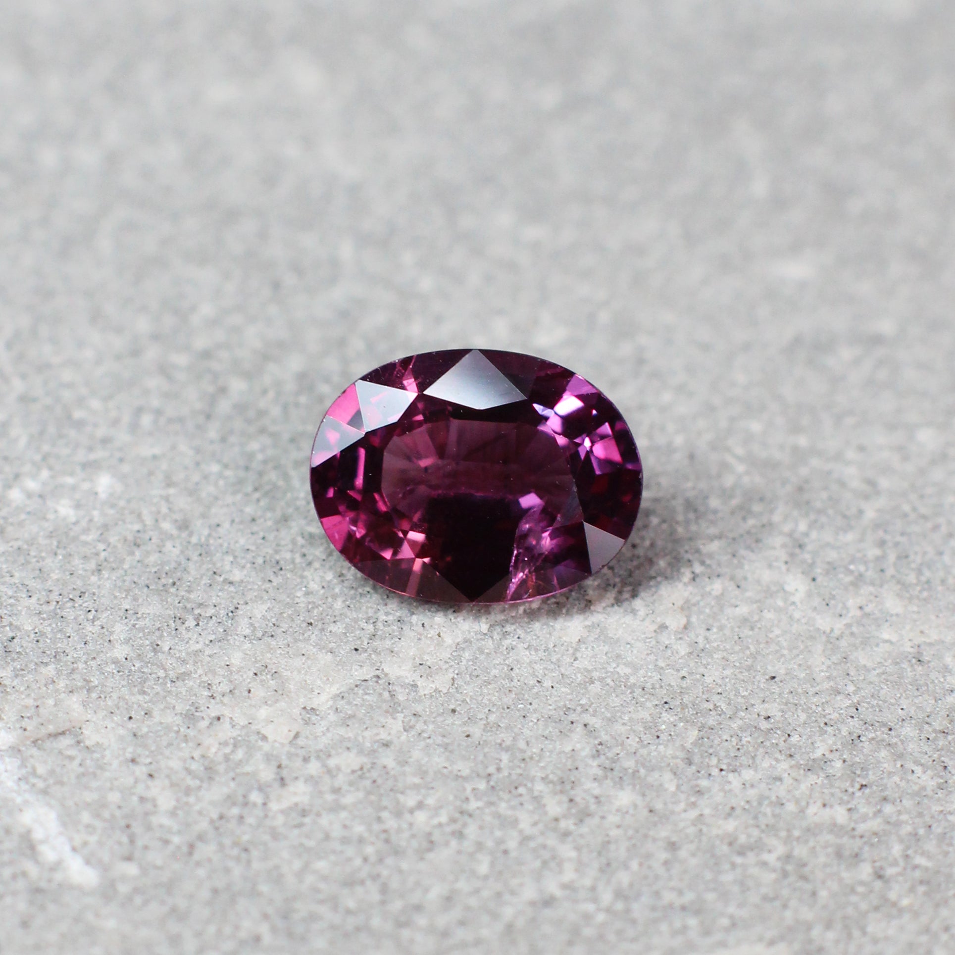 1.40ct Reddish Pink, Oval Sapphire, No Heat, Sri Lanka - 7.83 x 5.98 x 3.43mm
