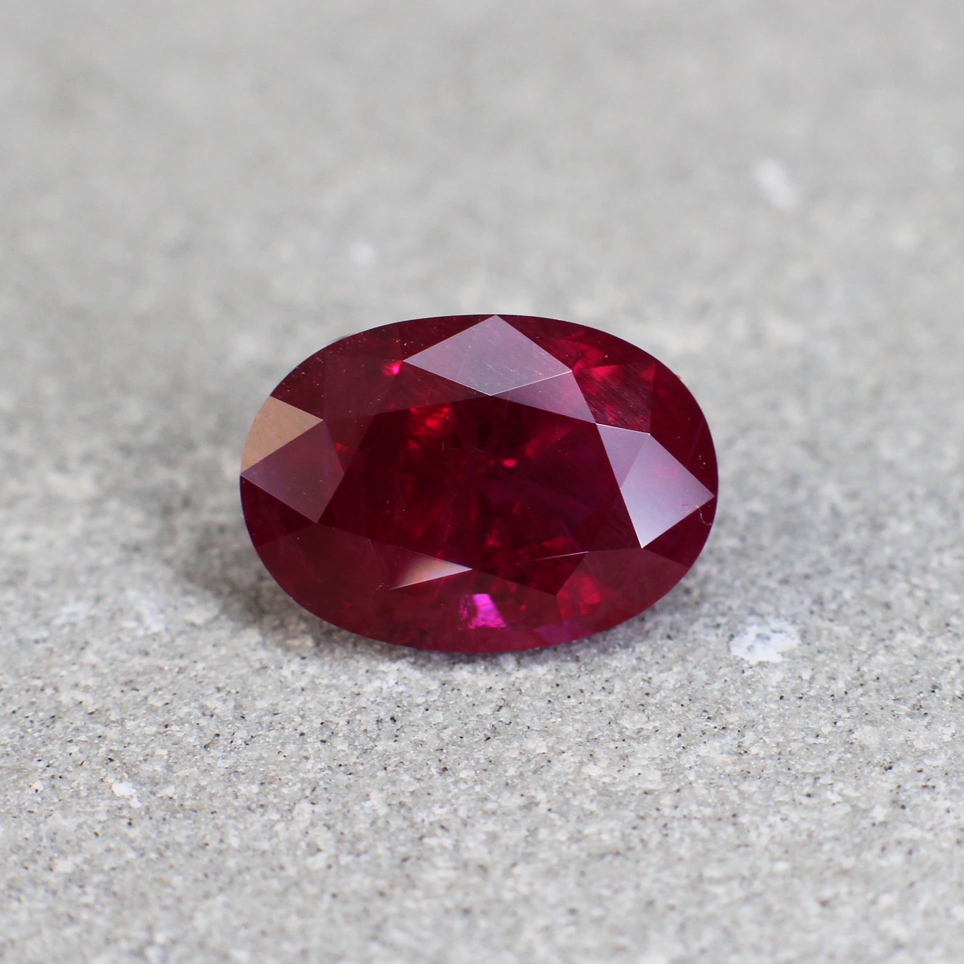 2.86ct Oval Ruby, H(b), Myanmar - 9.87 x 6.94 x 4.94mm