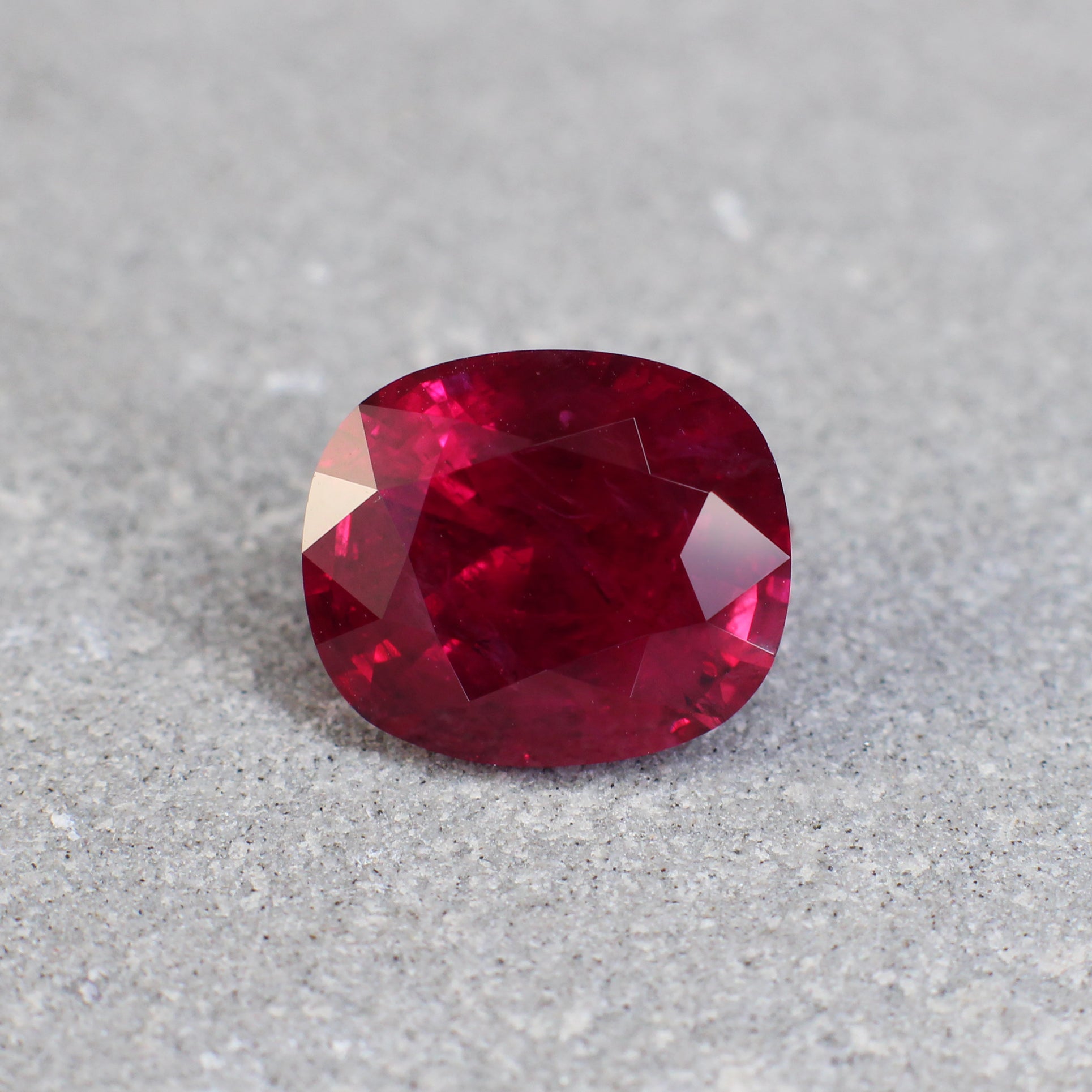 4.40ct Cushion Ruby, Thailand - 10.11 x 8.62 x 6.14mm