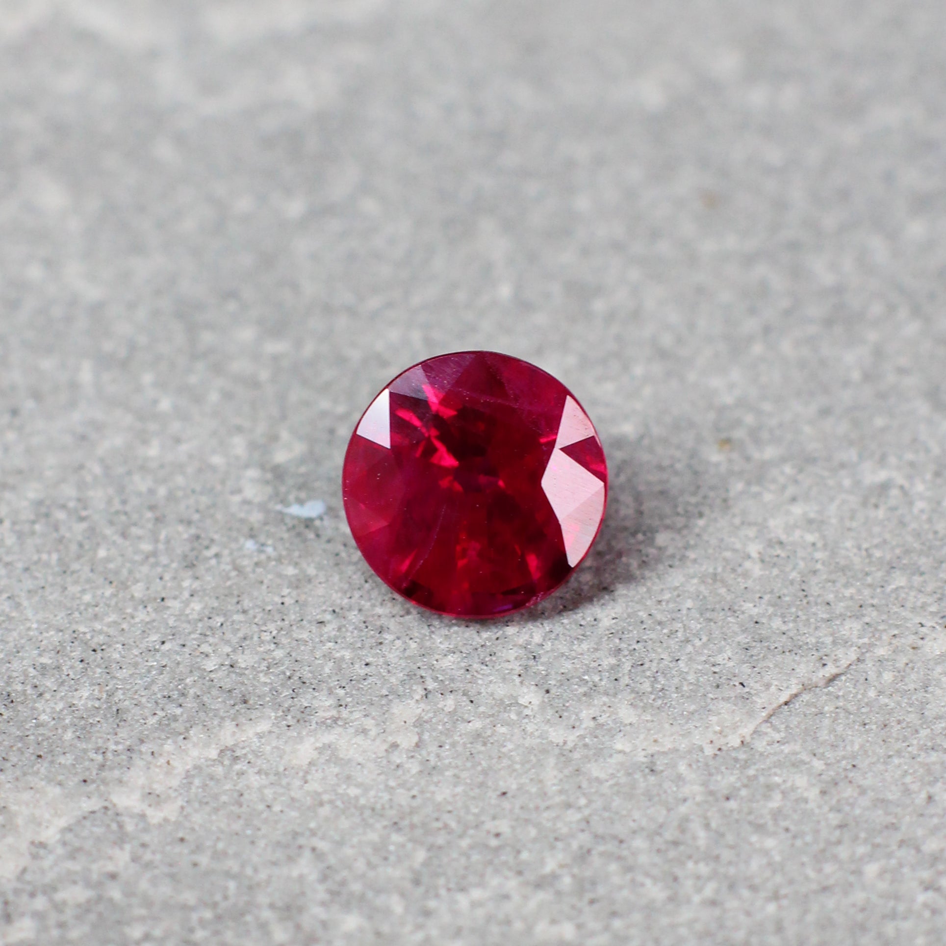 1.15ct Round Ruby, H(a), Myanmar - 6.25 - 6.32 x 3.77mm