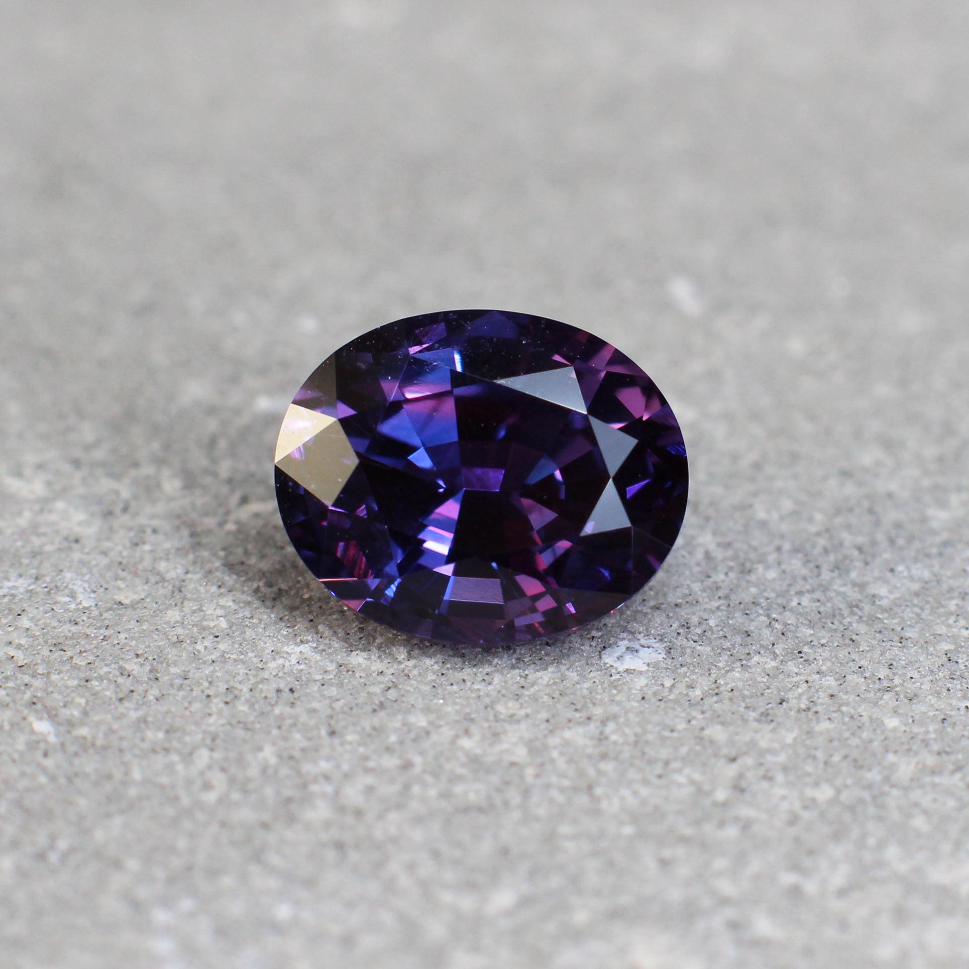 3.31ct Violetish Blue to Purple Sapphire, Oval Colour Change Sapphire, Heated, Sri Lanka - 9.48 x 7.75 x 5.49mm