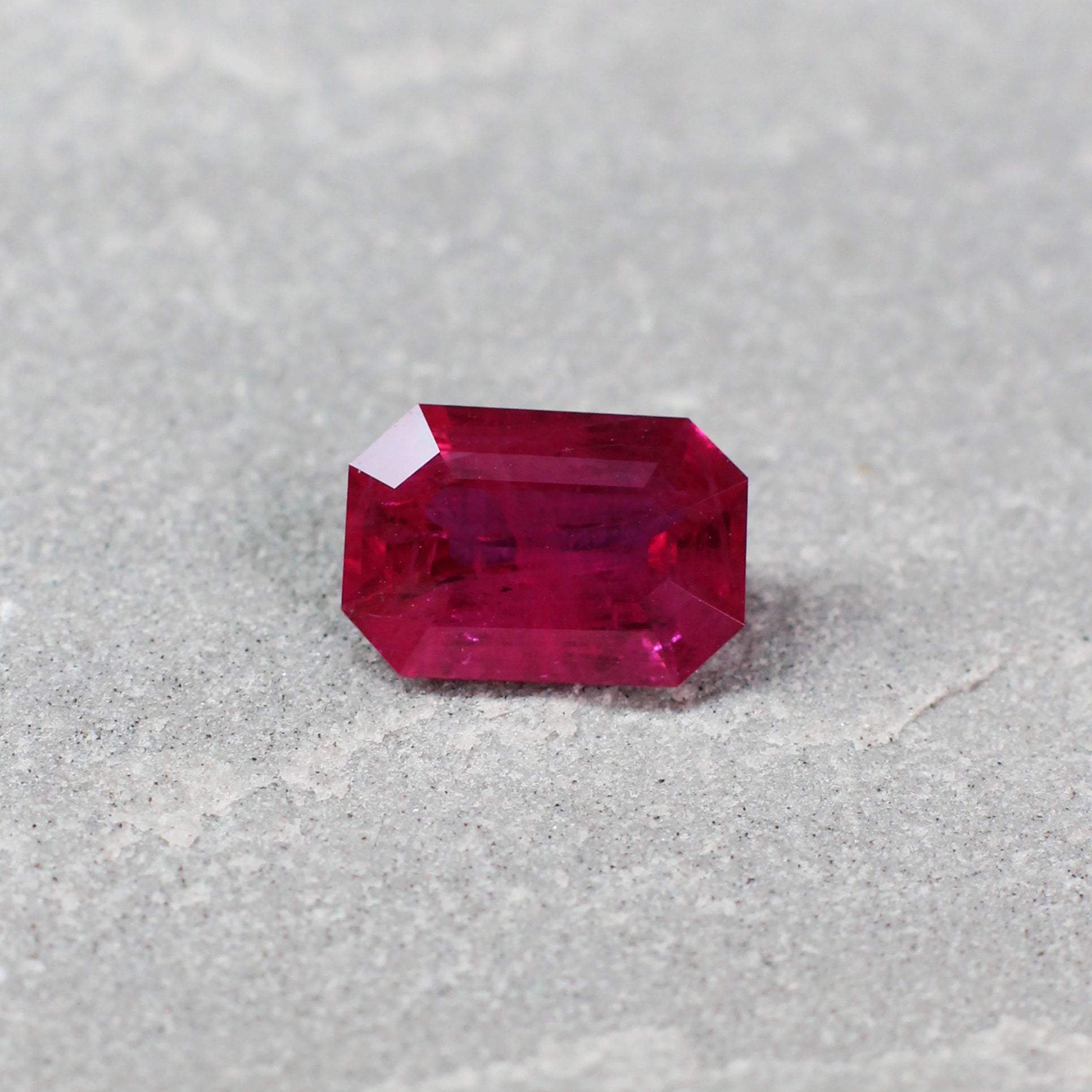 2.60ct Purplish Red, Octagon Ruby, H(b), Thailand - 9.75 x 6.60 x 4.07mm