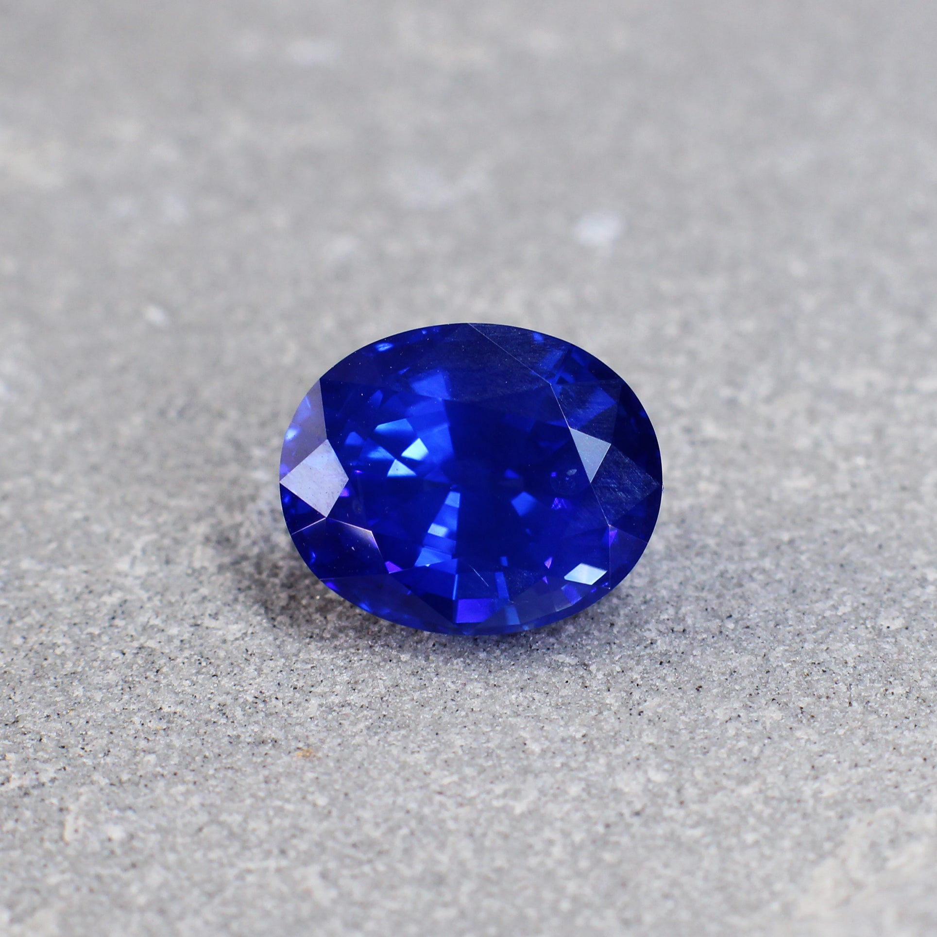 5.15ct Vivid, Royal Blue, Oval Sapphire, Sri Lanka - 10.64 x 8.71 x 6.72mm