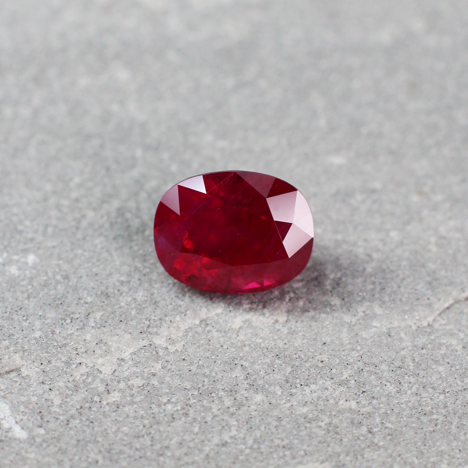 2.71ct Vivid, PIgeon's Blood Red, Oval Ruby, H(a), Myanmar - 8.56 x 6.76 x 5.62mm
