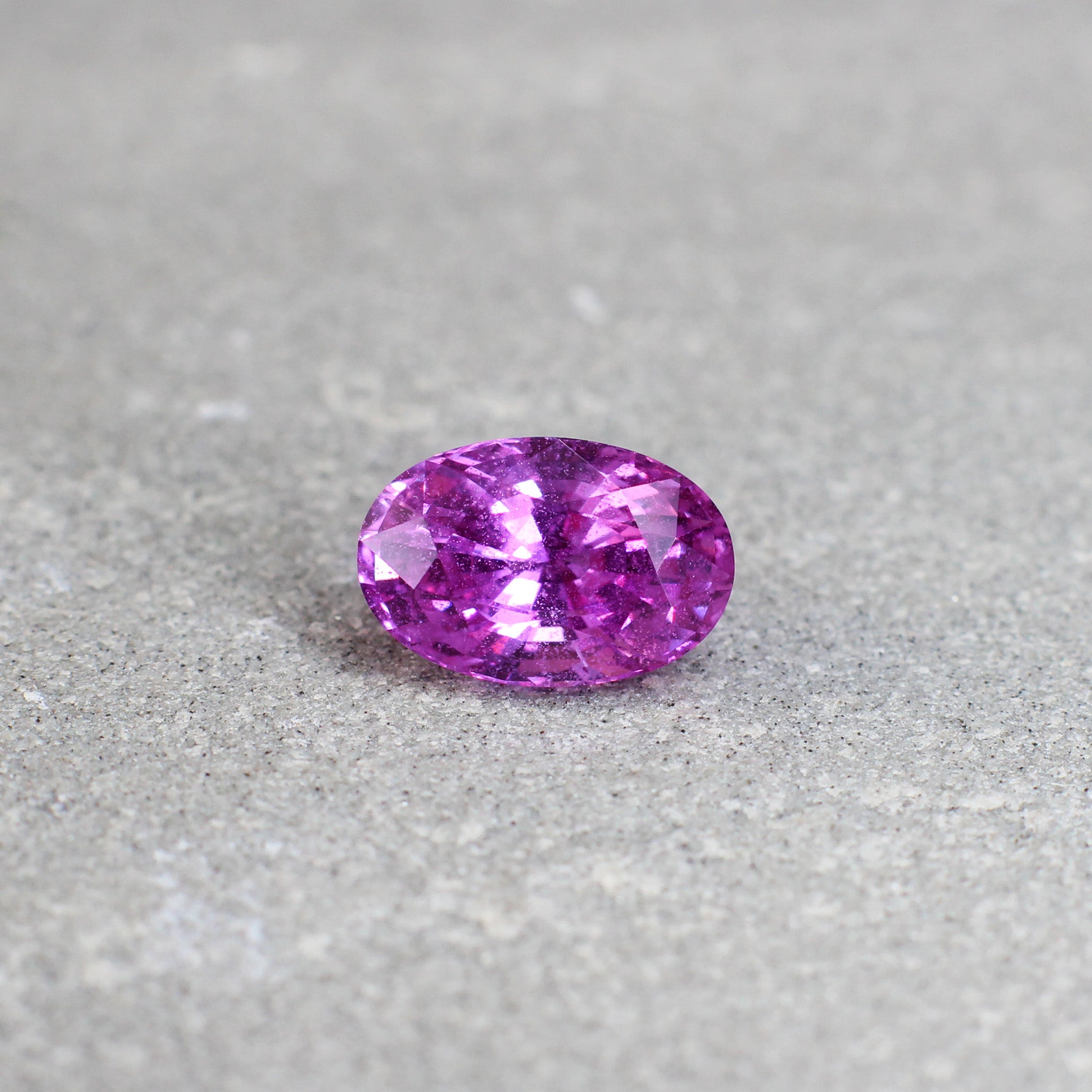 2.64ct Purplish Pink, Oval Sapphire, Madagascar - 9.21 x 6.09 x 5.58mm