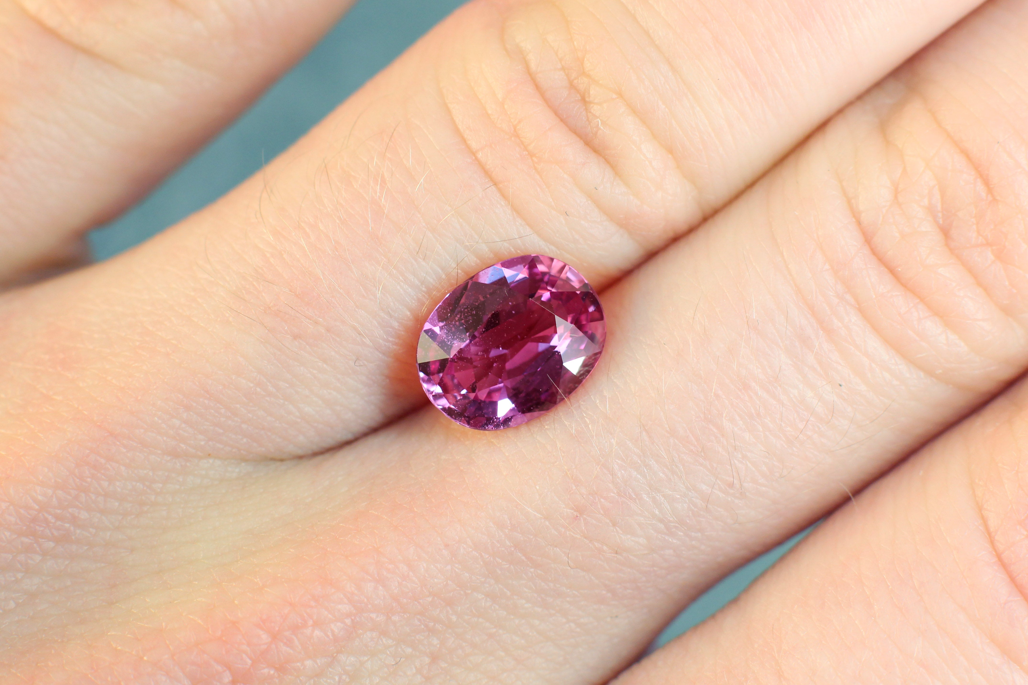 2.94ct Pink, Oval Sapphire, Heated, Thailand - 9.97 x 7.79 x 4.44mm