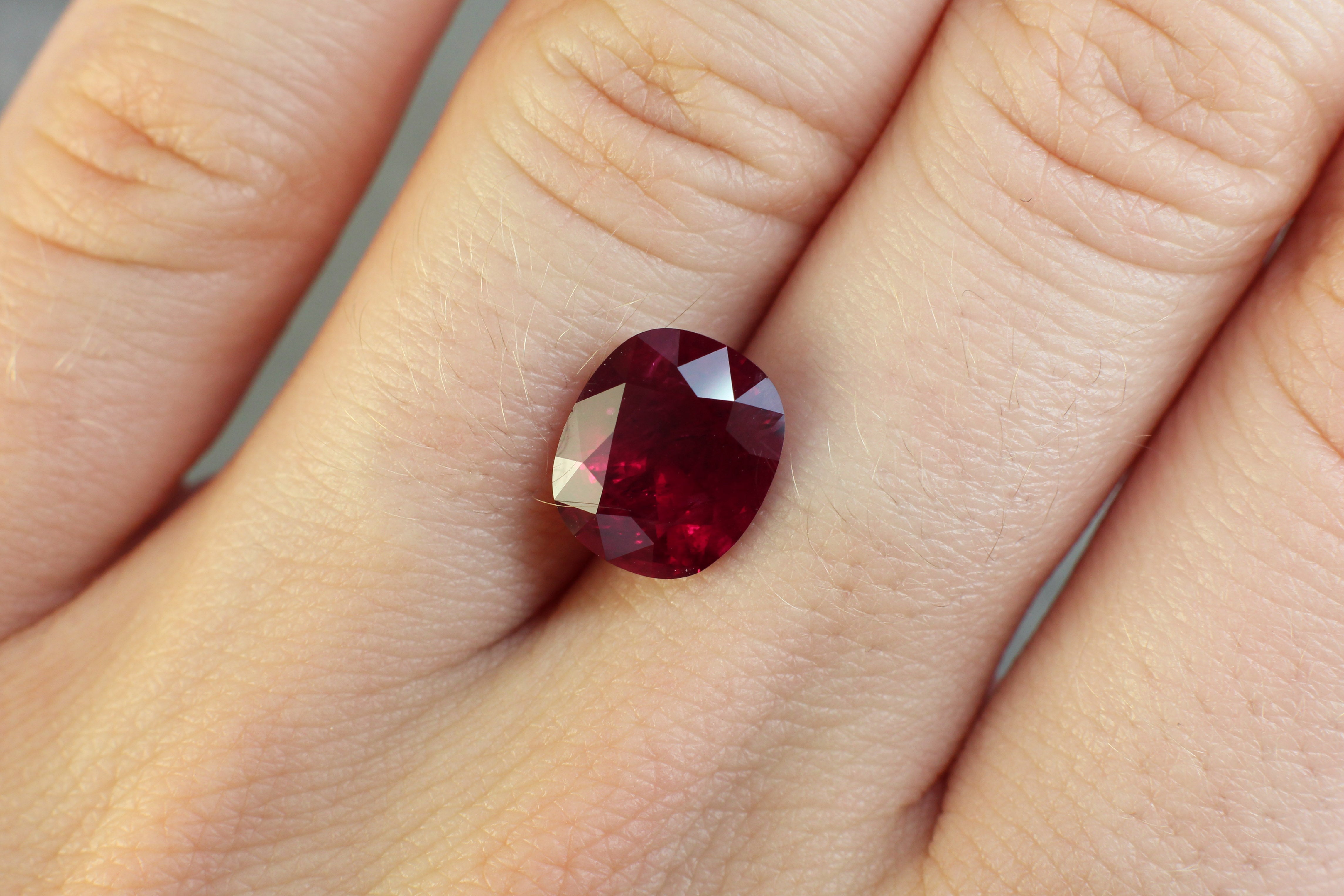 4.40ct Cushion Ruby, Thailand - 10.11 x 8.62 x 6.14mm