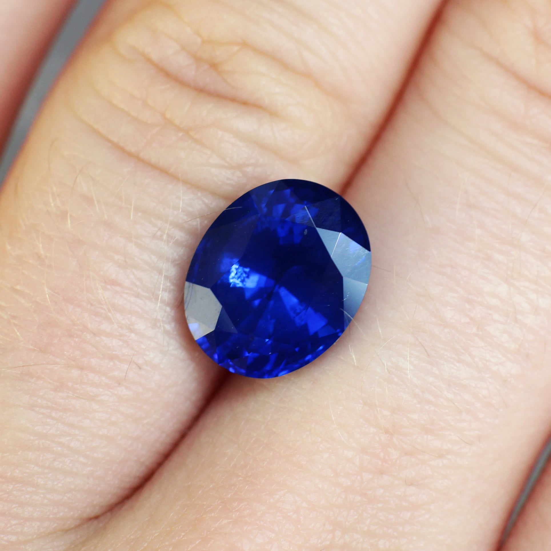 5.15ct Vivid, Royal Blue, Oval Sapphire, Sri Lanka - 10.64 x 8.71 x 6.72mm